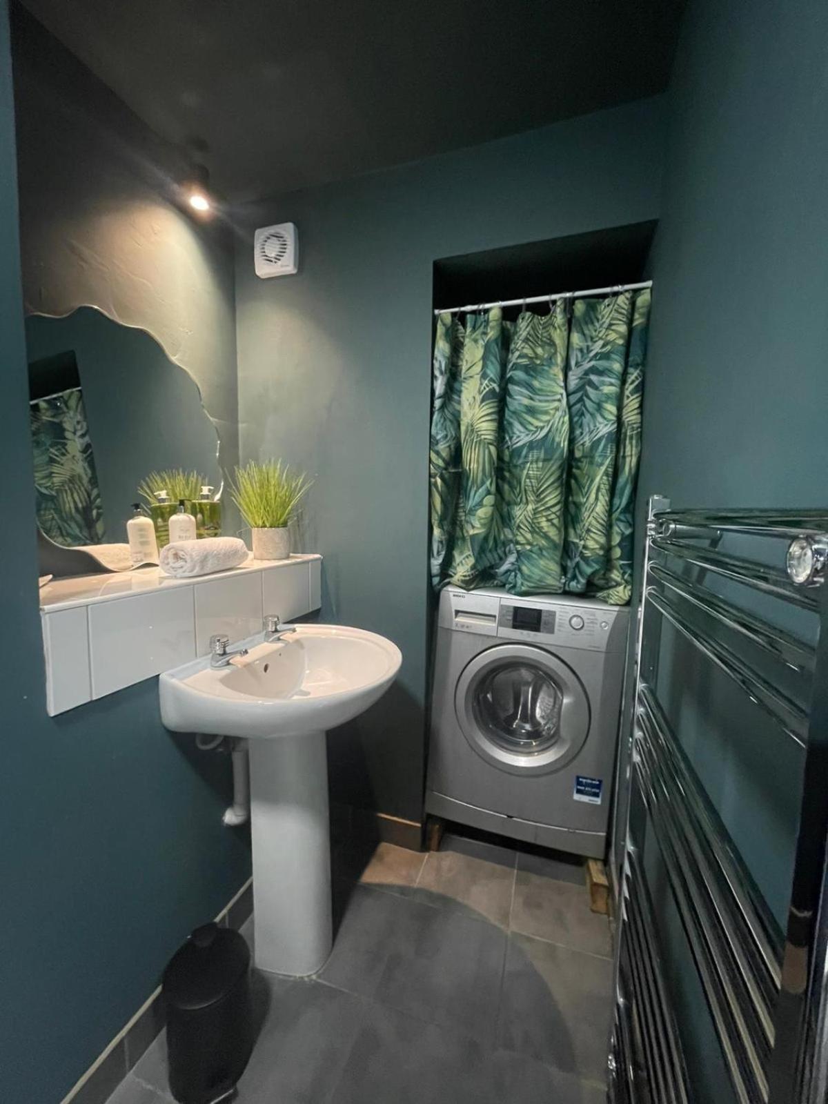 Garden Town Flat Accommodating 8 Guests *