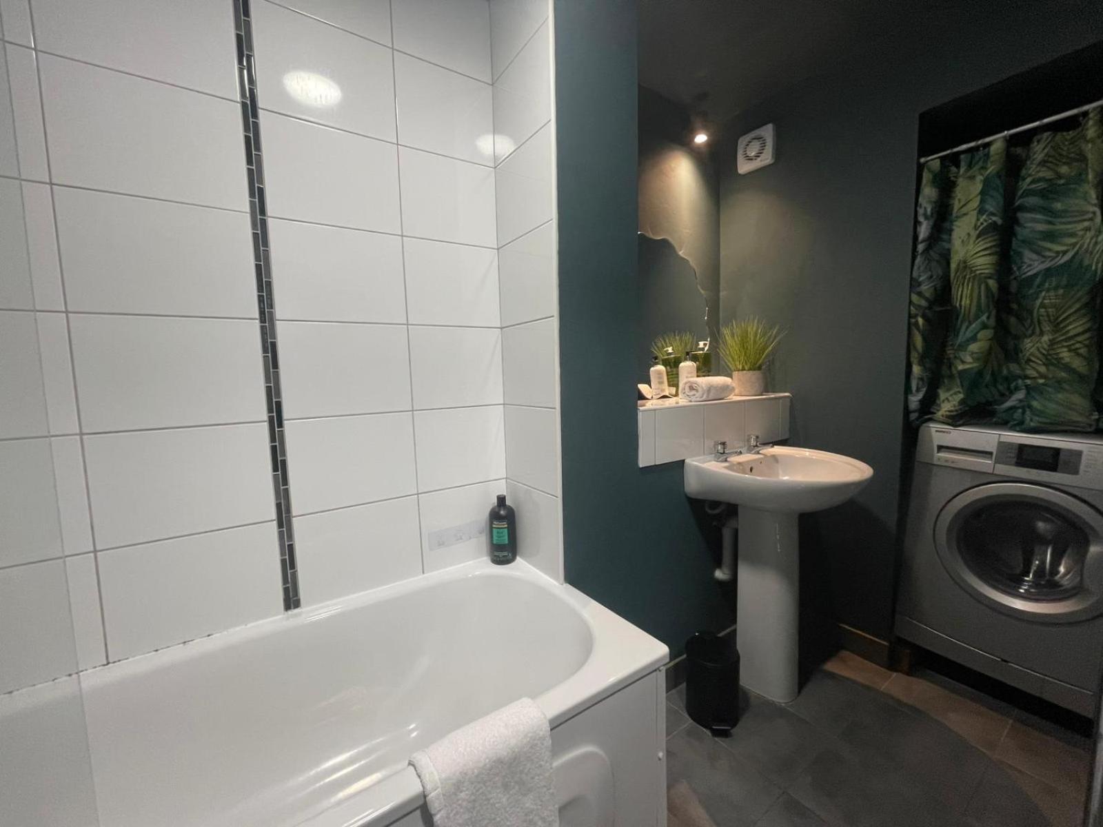 Garden Town Flat Accommodating 8 Guests Apartment *