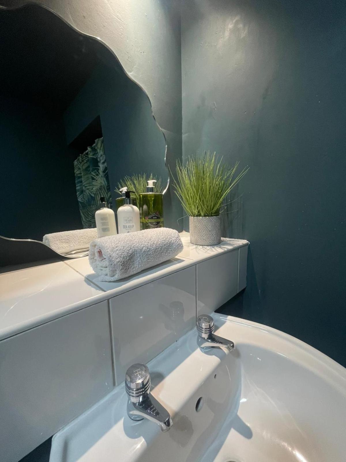 Garden Town Flat Accommodating 8 Guests * Brighton