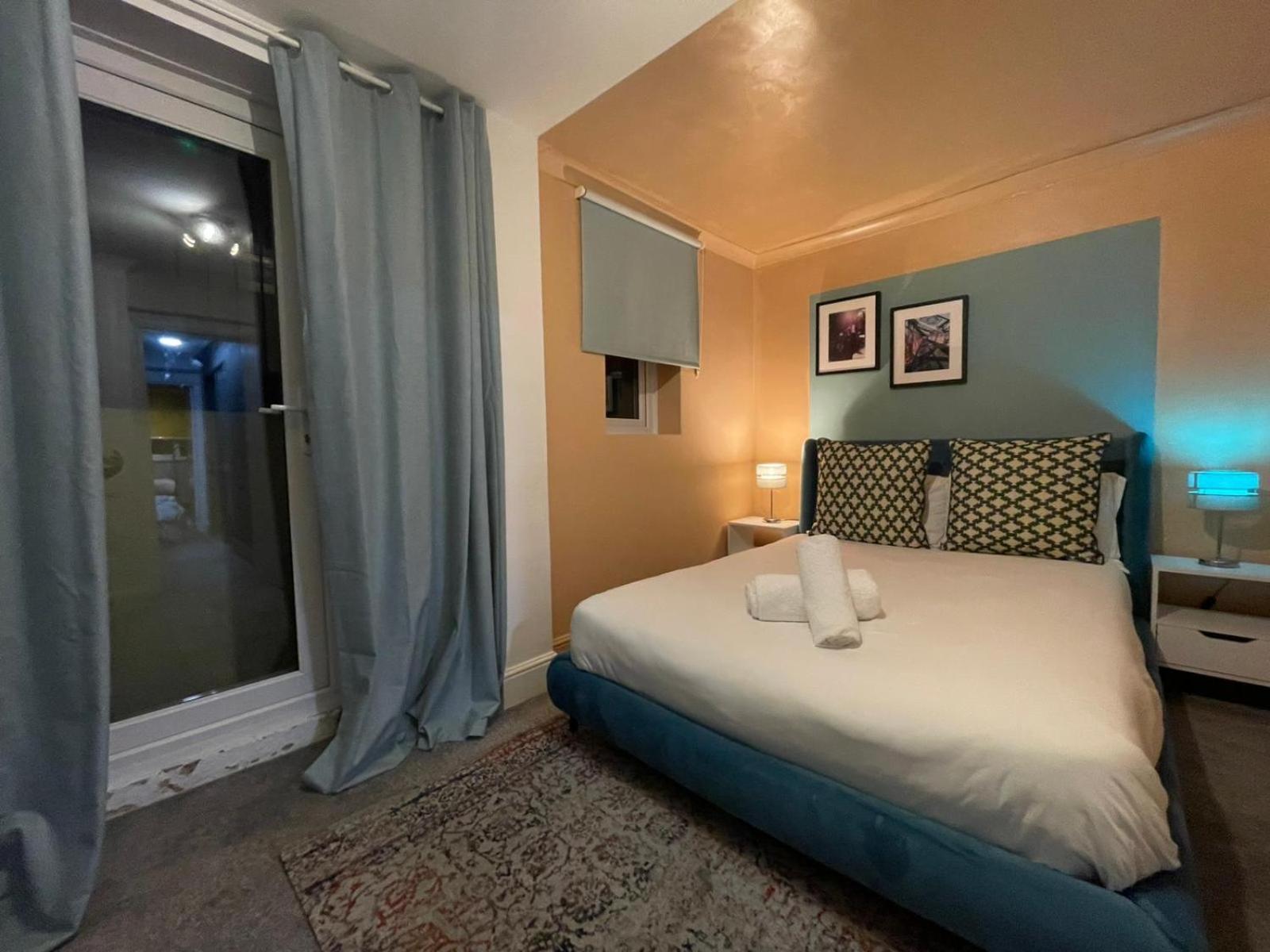 Garden Town Flat Accommodating 8 Guests *