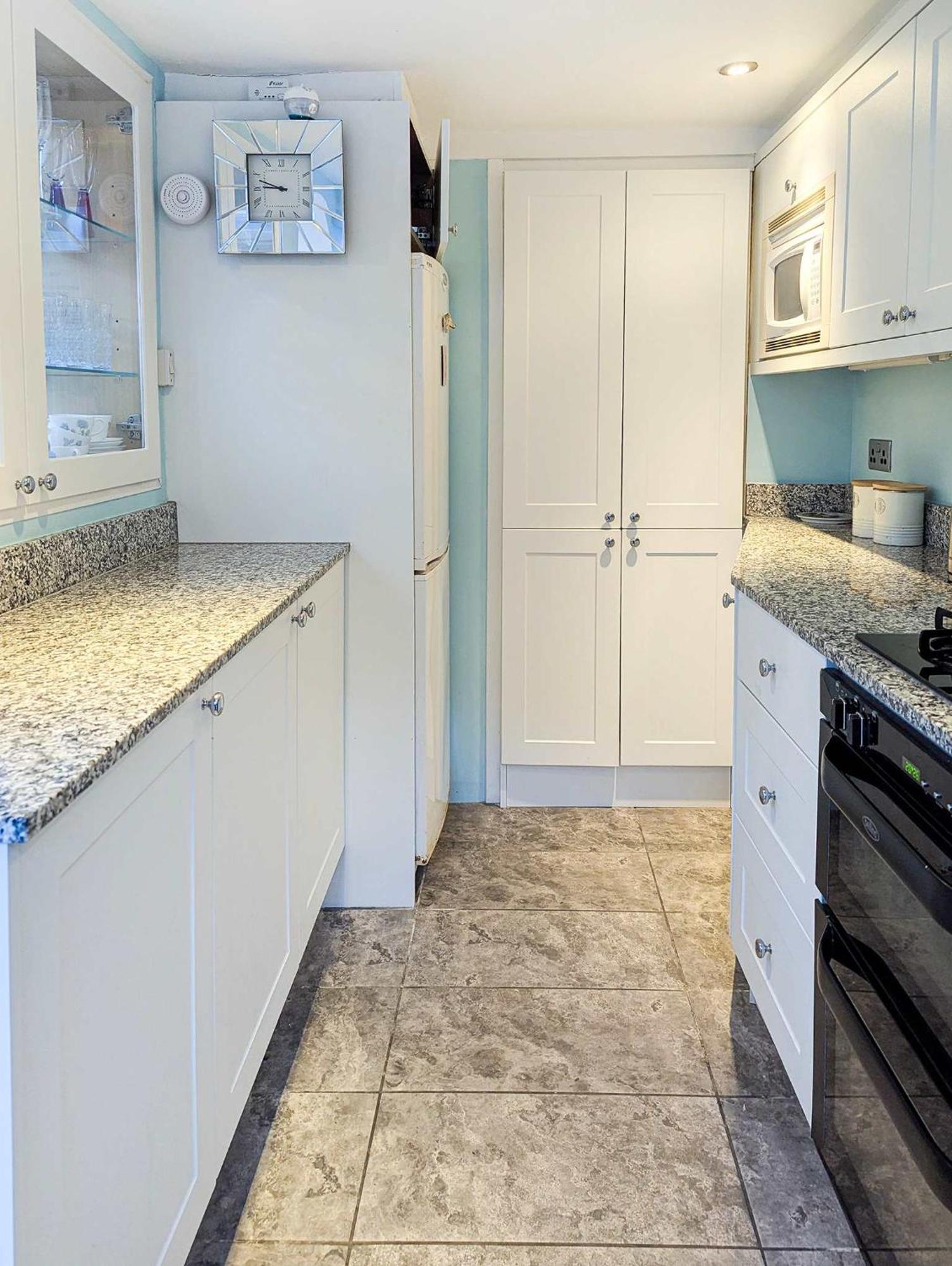 Clifton - By Lets Holiday home *