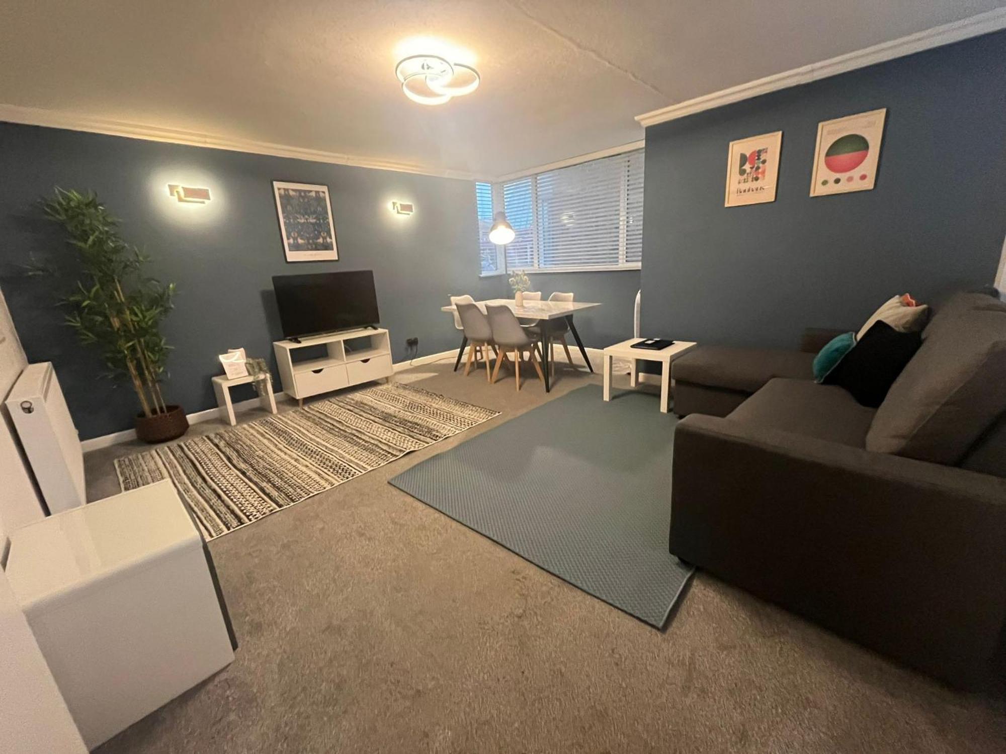 Majestic Modern Mews Pass The Keys *