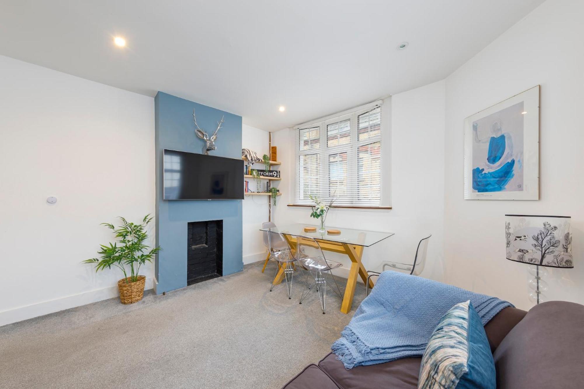 Stunning 1 Bedroom House Terminus Road *