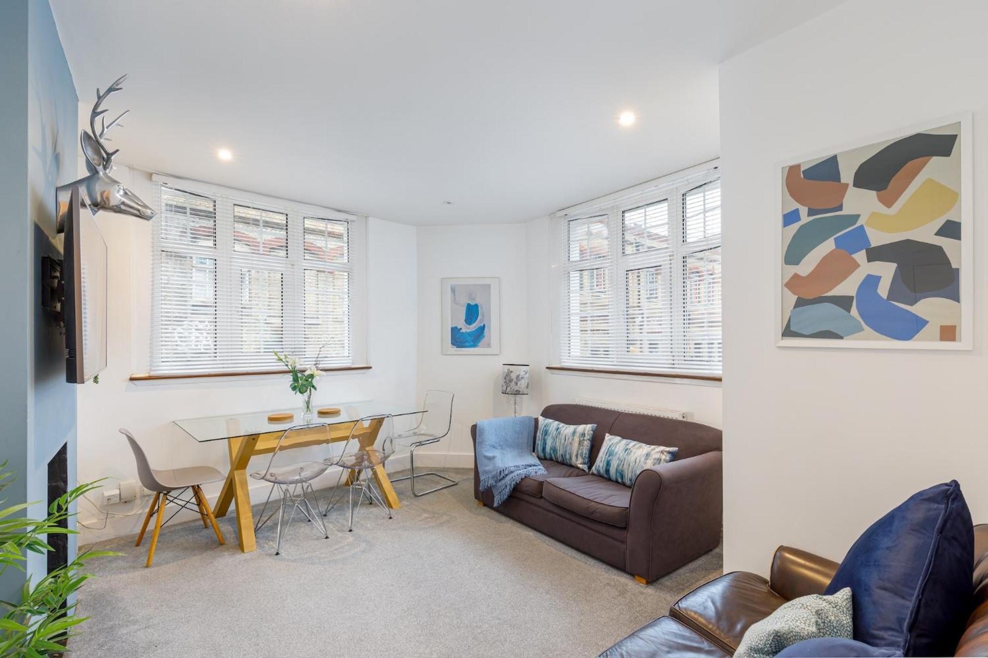 Stunning 1 Bedroom House Terminus Road Holiday home *