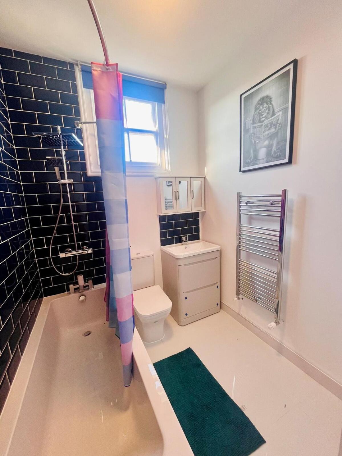 Quirky Maisonette In Apartment *