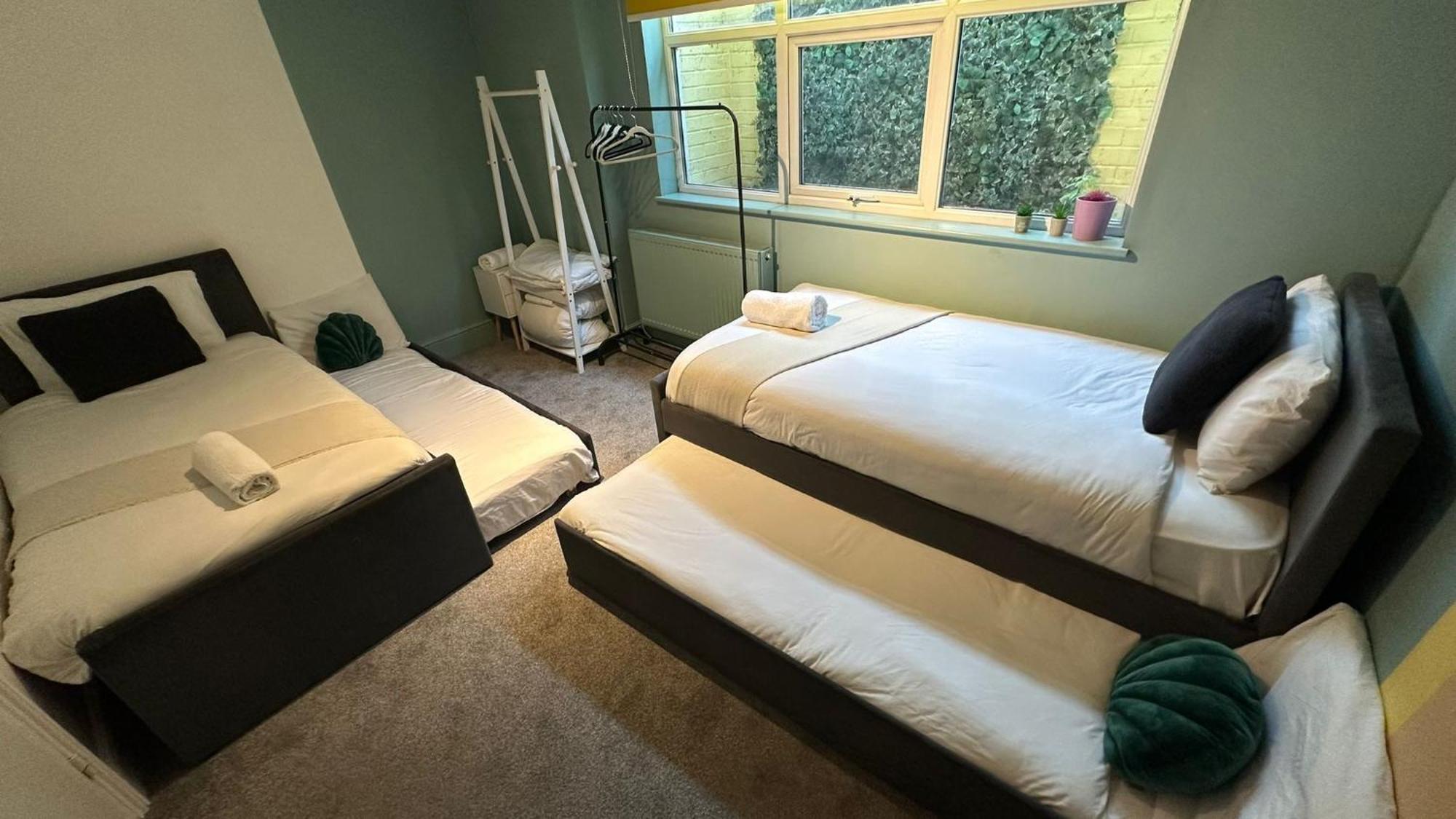 Garden Town Flat Accommodating 8 Guests *