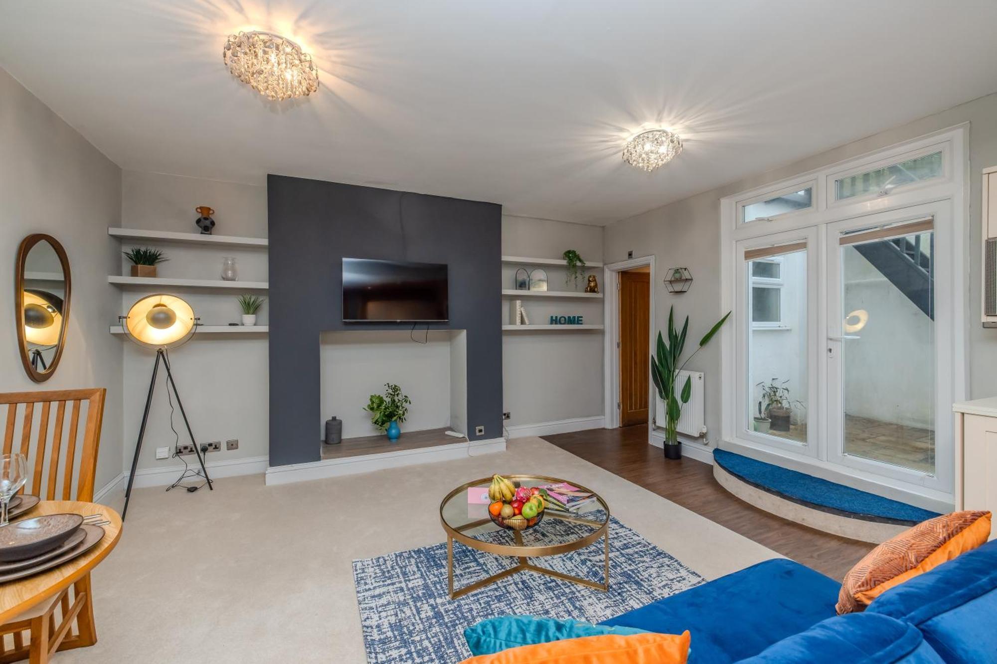 Beautiful1 Bedroom Flat Next To *