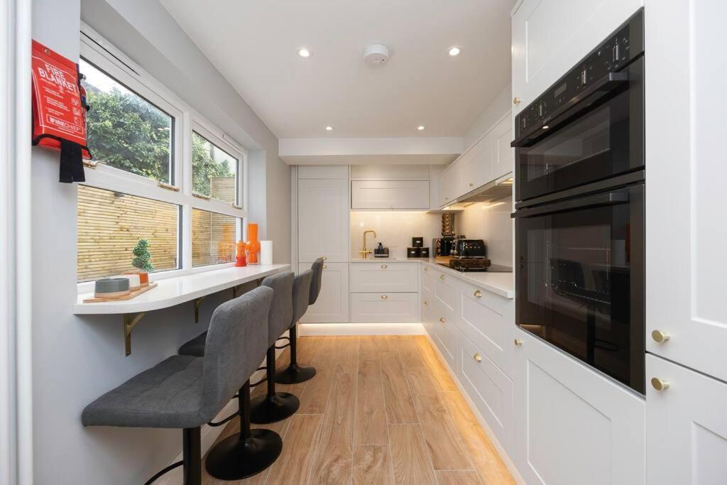 Host & - Laines House Holiday home *