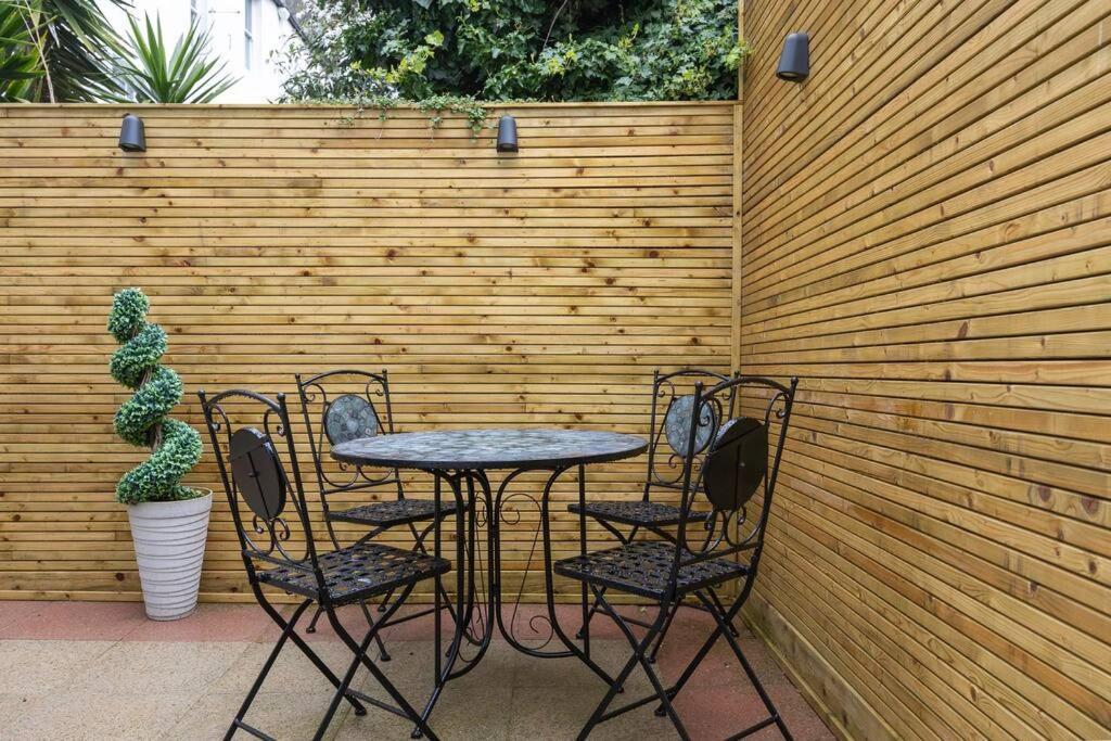 Host & - Laines House Holiday home *