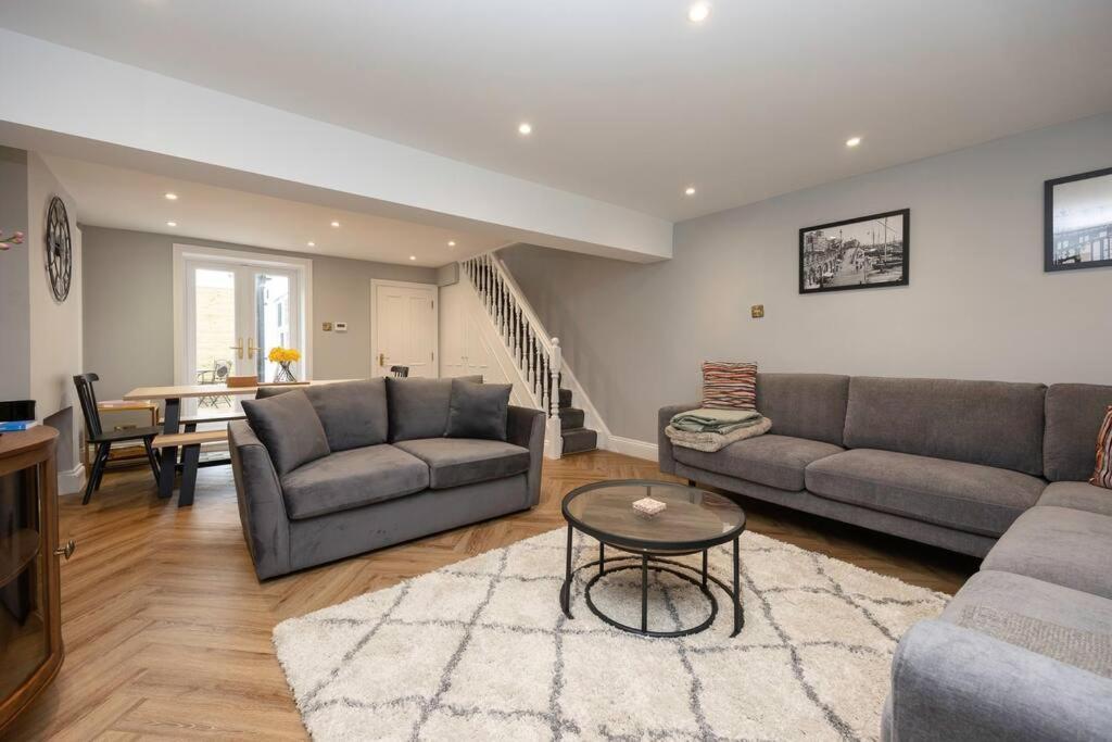 Host & - Laines House Holiday home