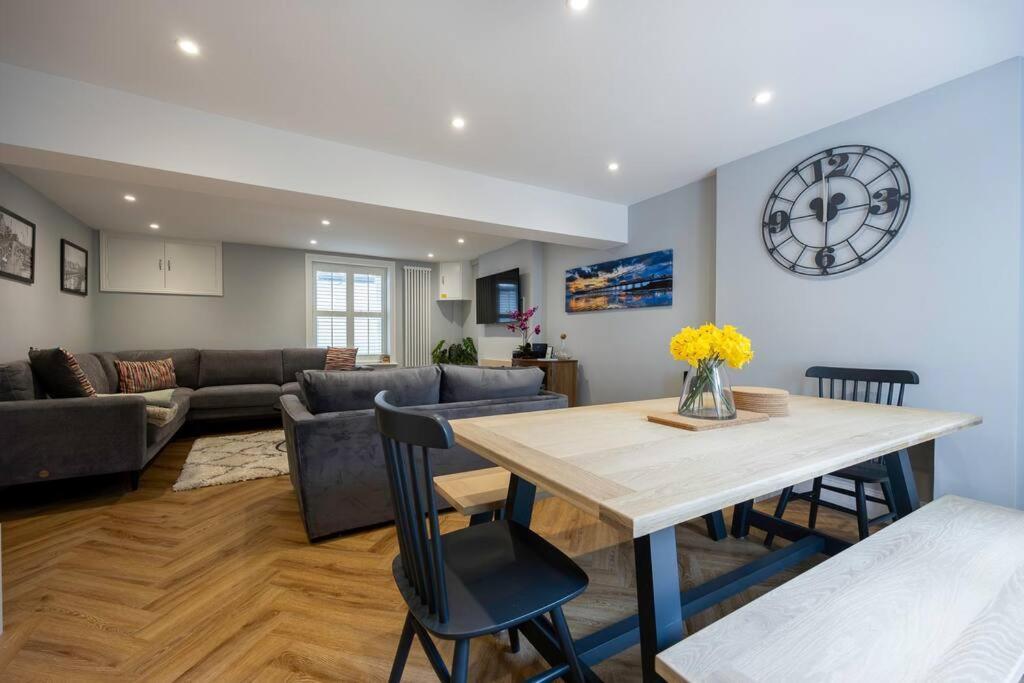 Host & - Laines House Holiday home *