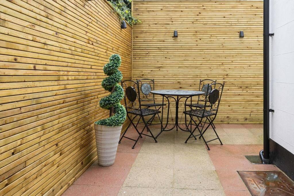 Host & - Laines House *