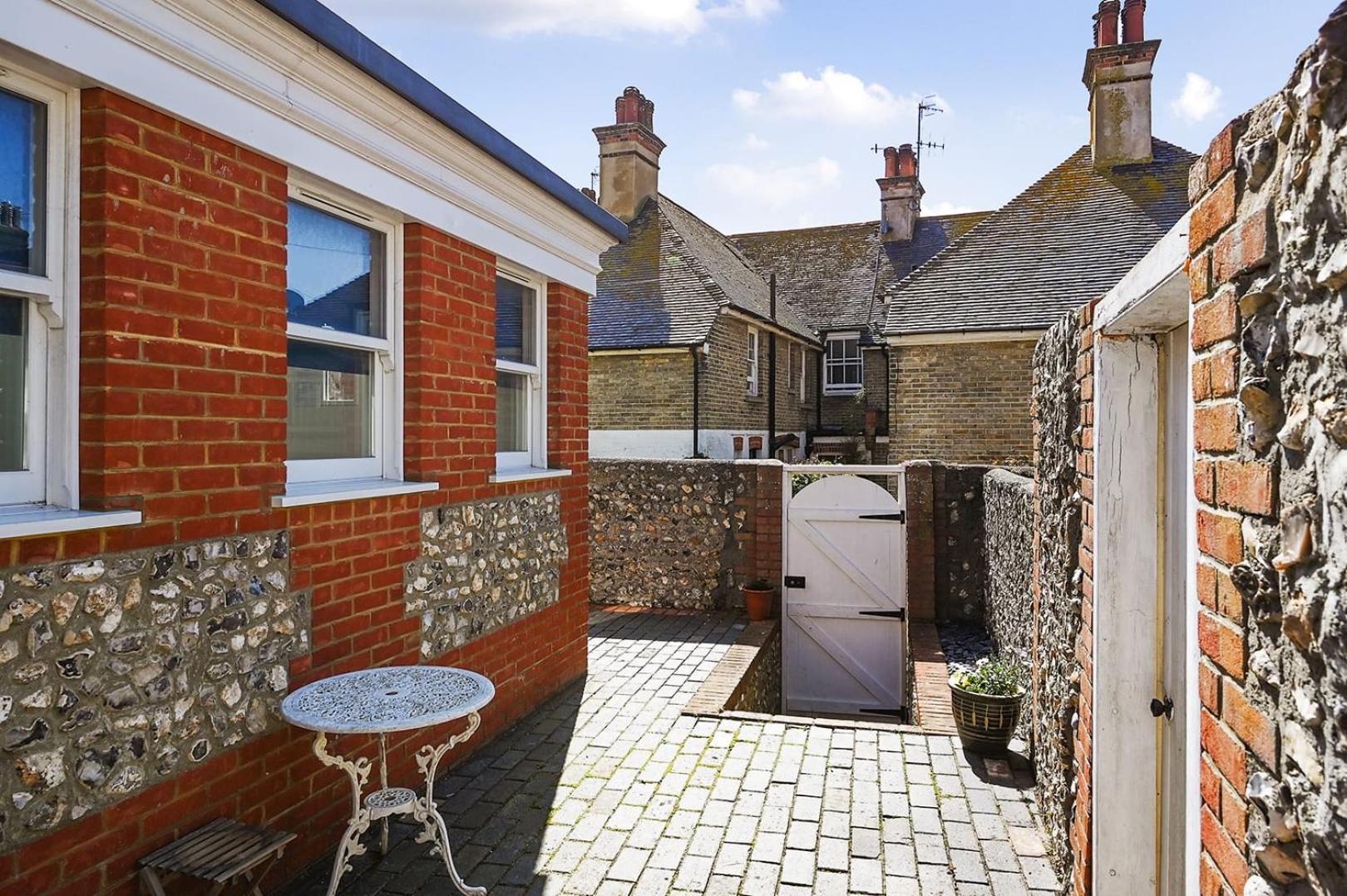 Holiday home Host & - Blue Bolthole On Vicarage Lane *