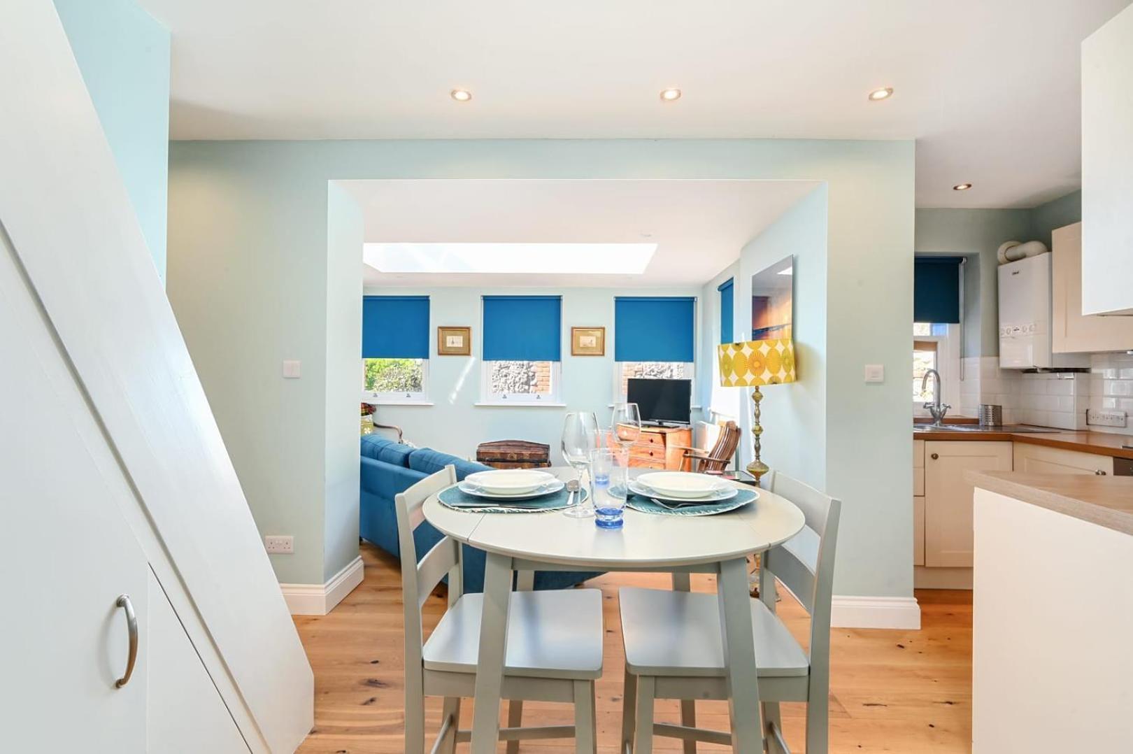 Host & - Blue Bolthole On Vicarage Lane *