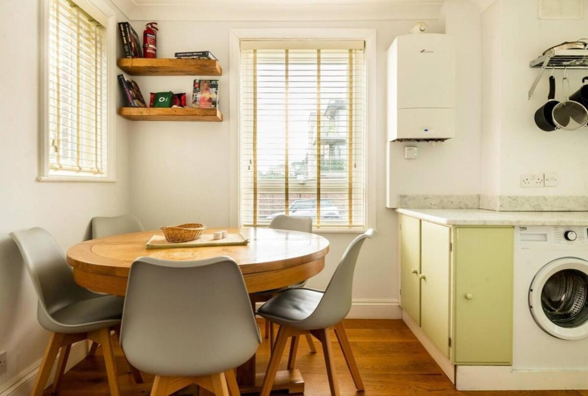 Two Bedroom House By Brookland Serviced Short Lets & With Free Wifi