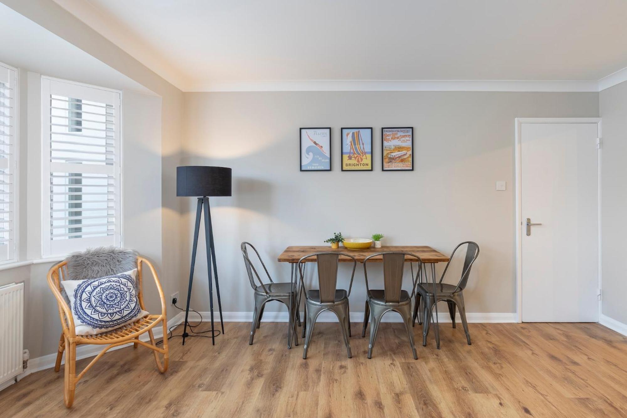 Beautiful 2 Bed With Parking By The Sea *