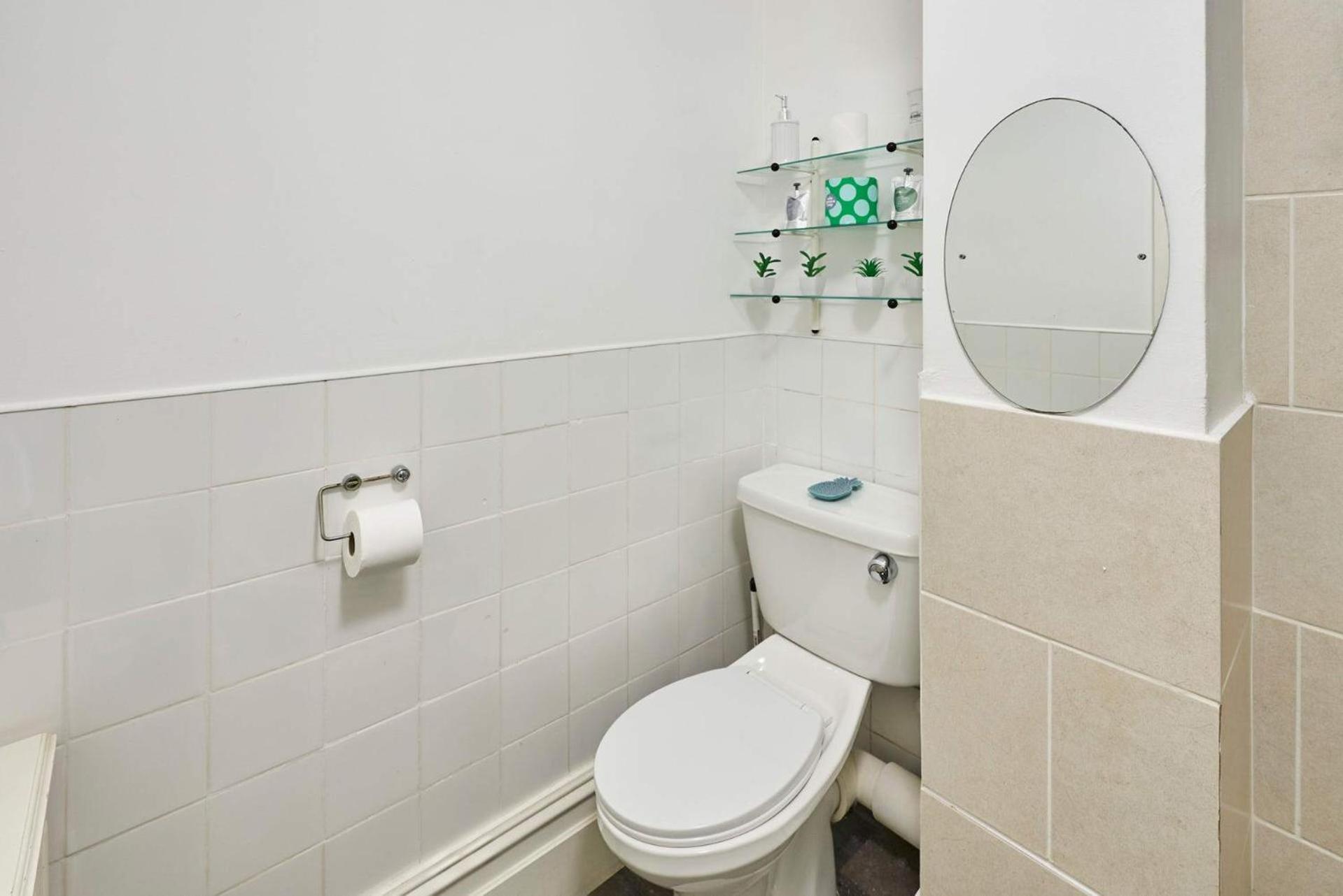 Apartment Host & - St Street *