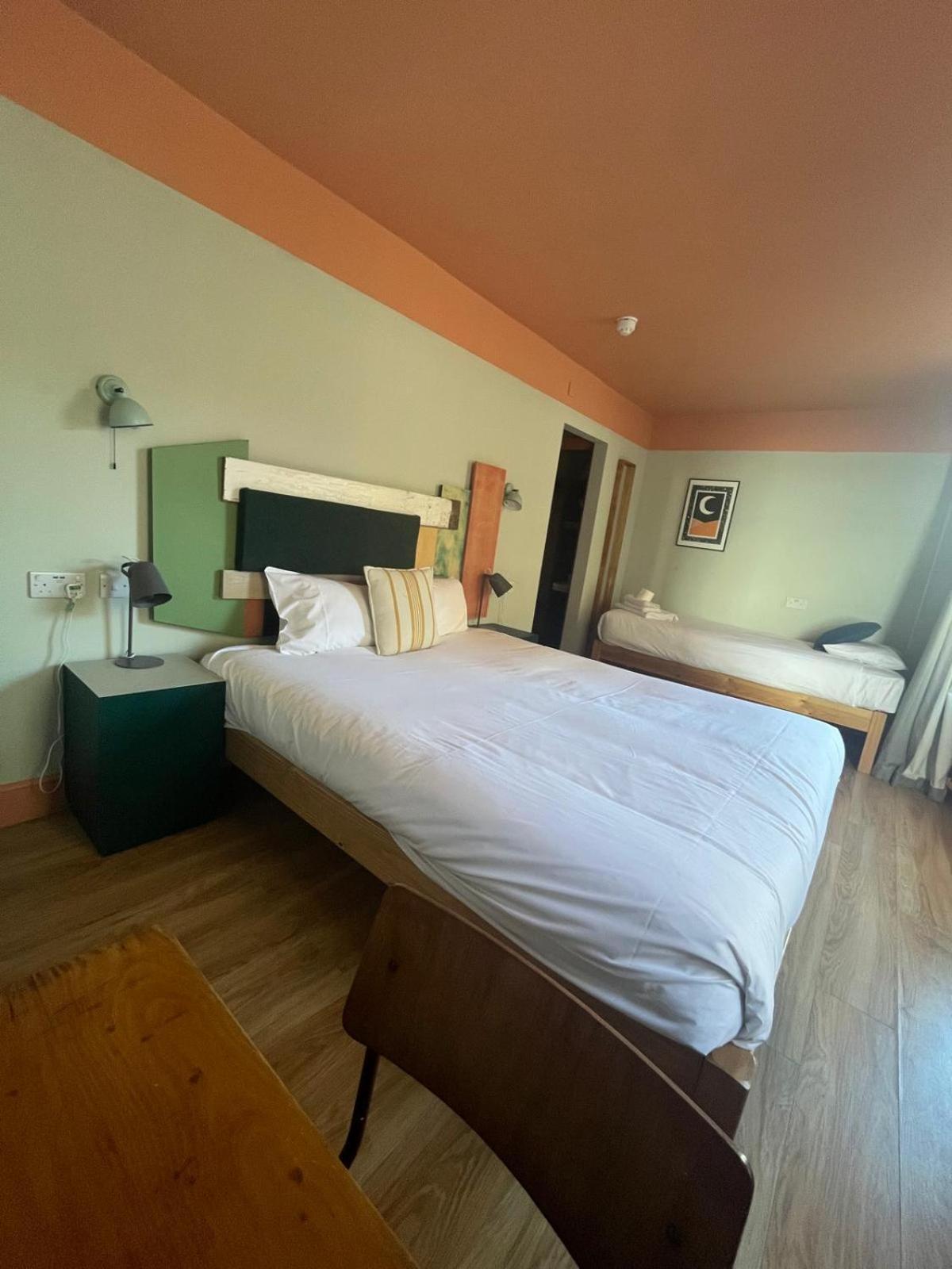 Hotel West