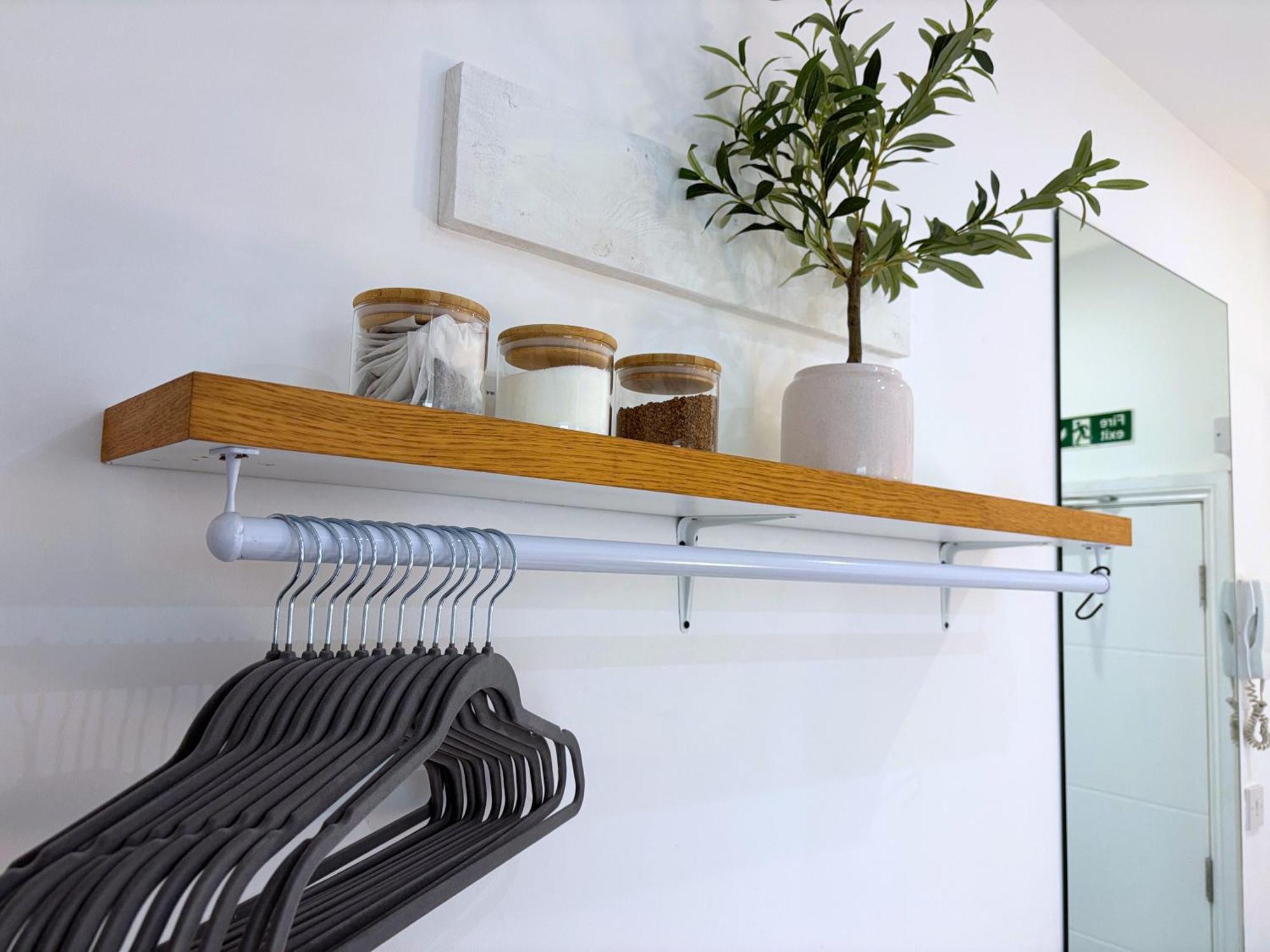 Apartment Charm Retreat In Brighton- Ap With Kitchenette Brighton