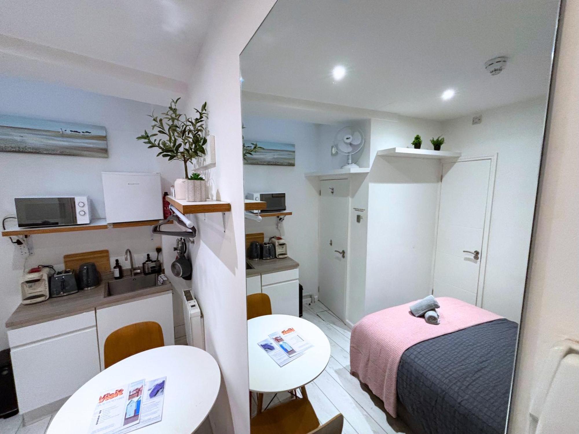 Charm Retreat In Brighton- Ap With Kitchenette Apartment *