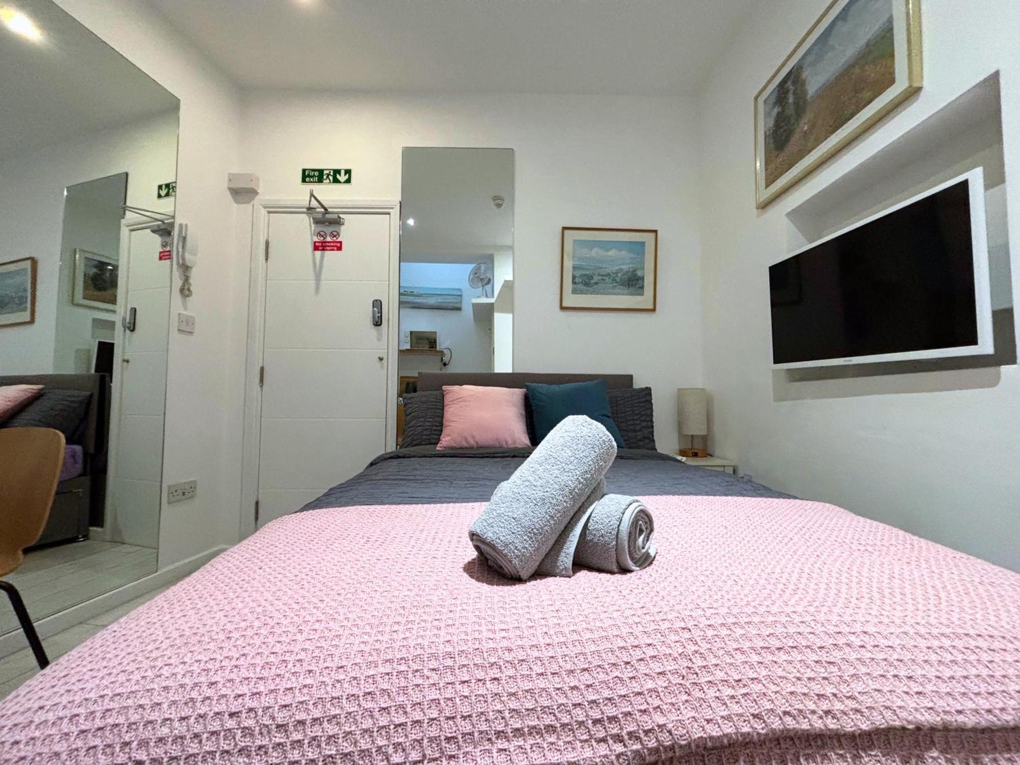 Apartment Charm Retreat In Brighton- Ap With Kitchenette Brighton