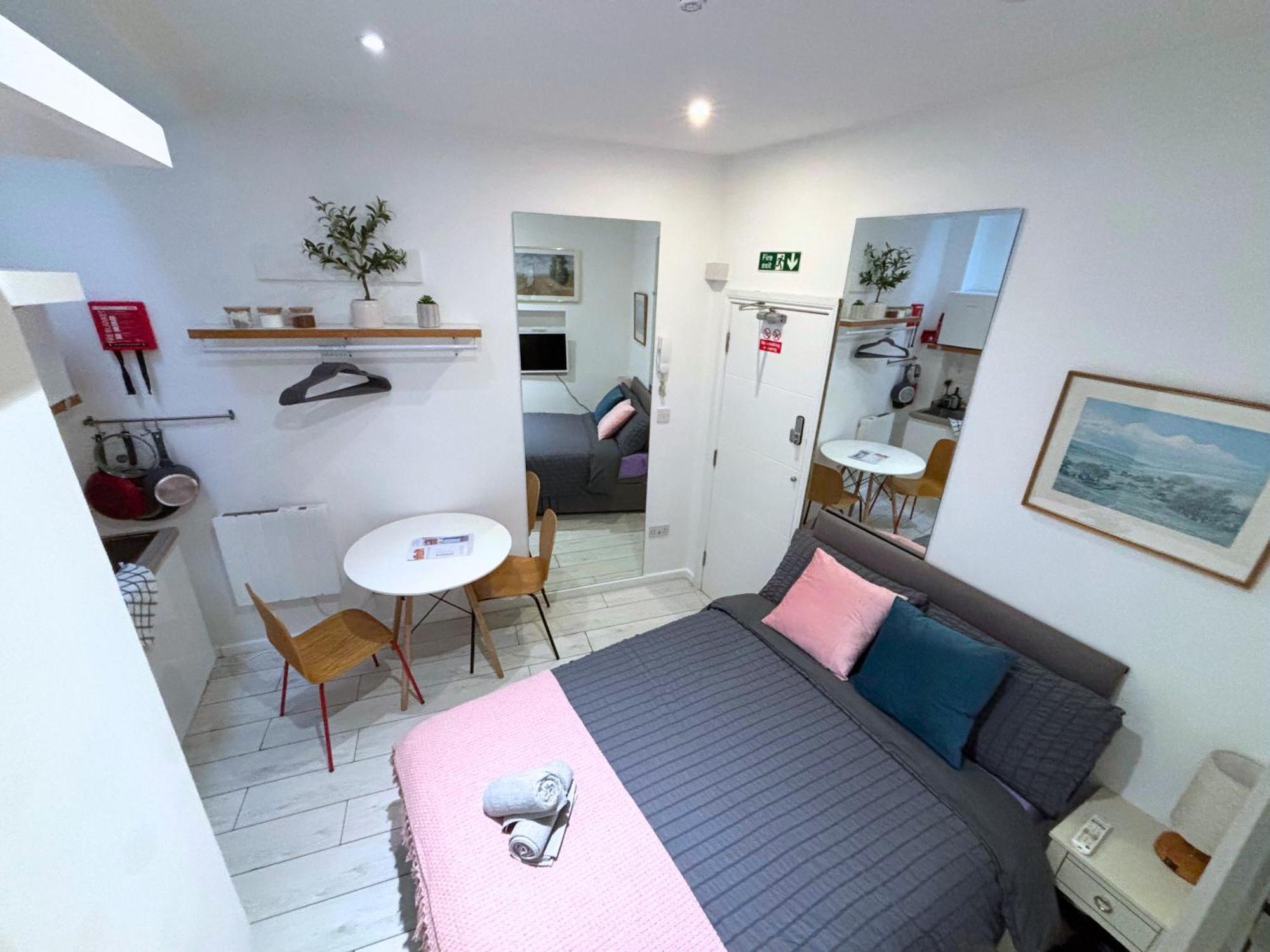 Charm Retreat In Brighton- Ap With Kitchenette