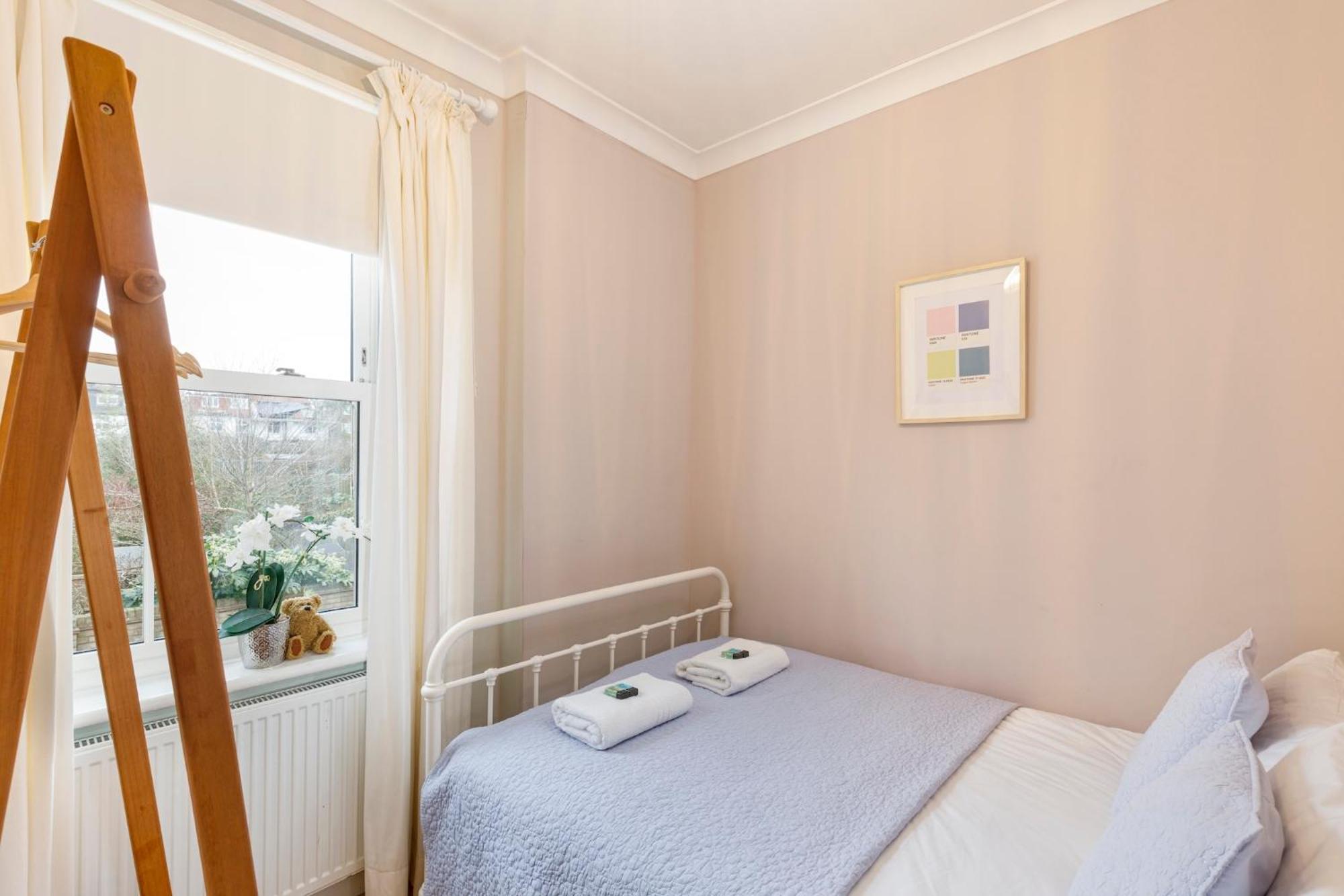 Apartment Cambridge Grove- Cosy Two Bed Mews - With Parking *