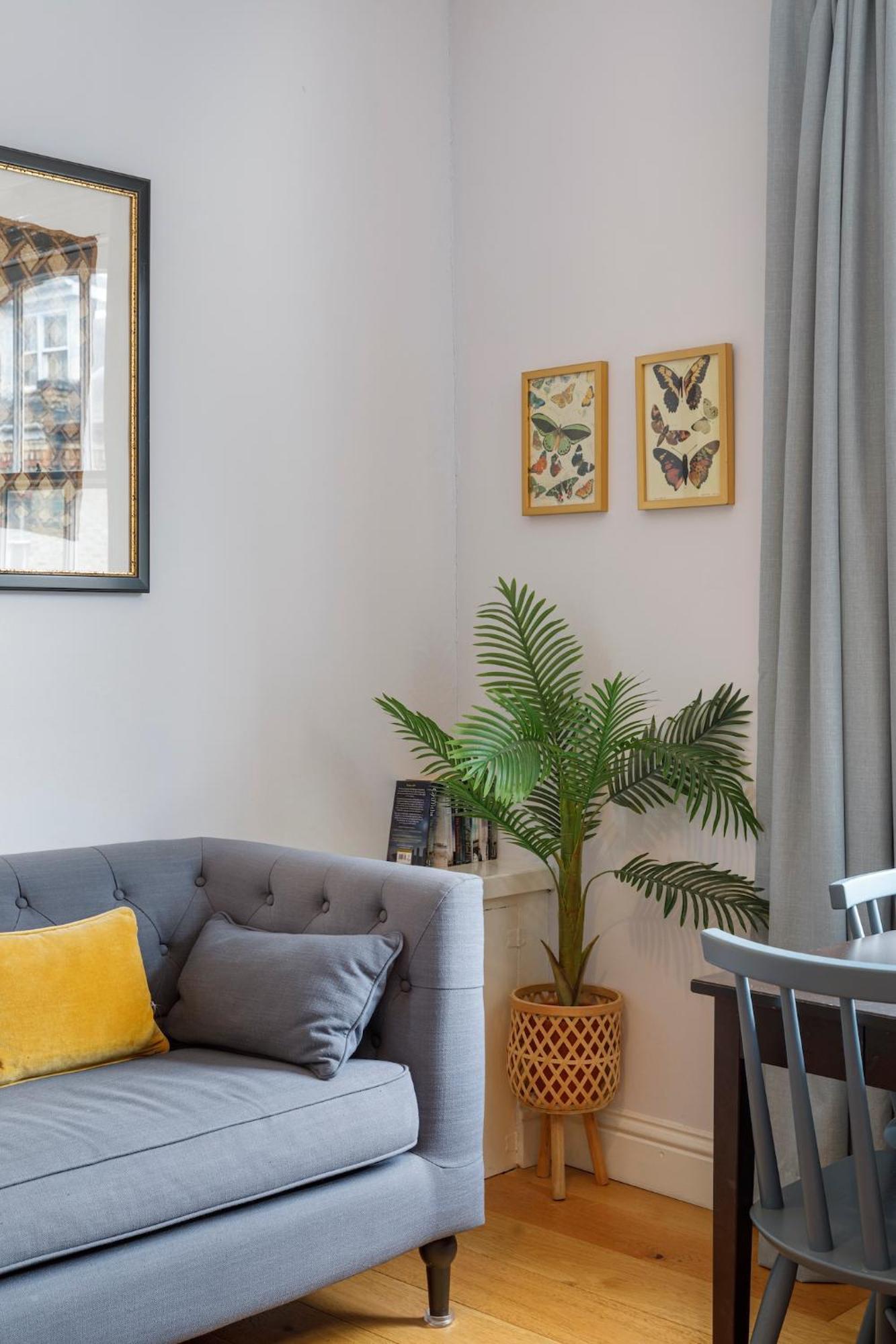 Cambridge Grove- Cosy Two Bed Mews - With Parking * Brighton