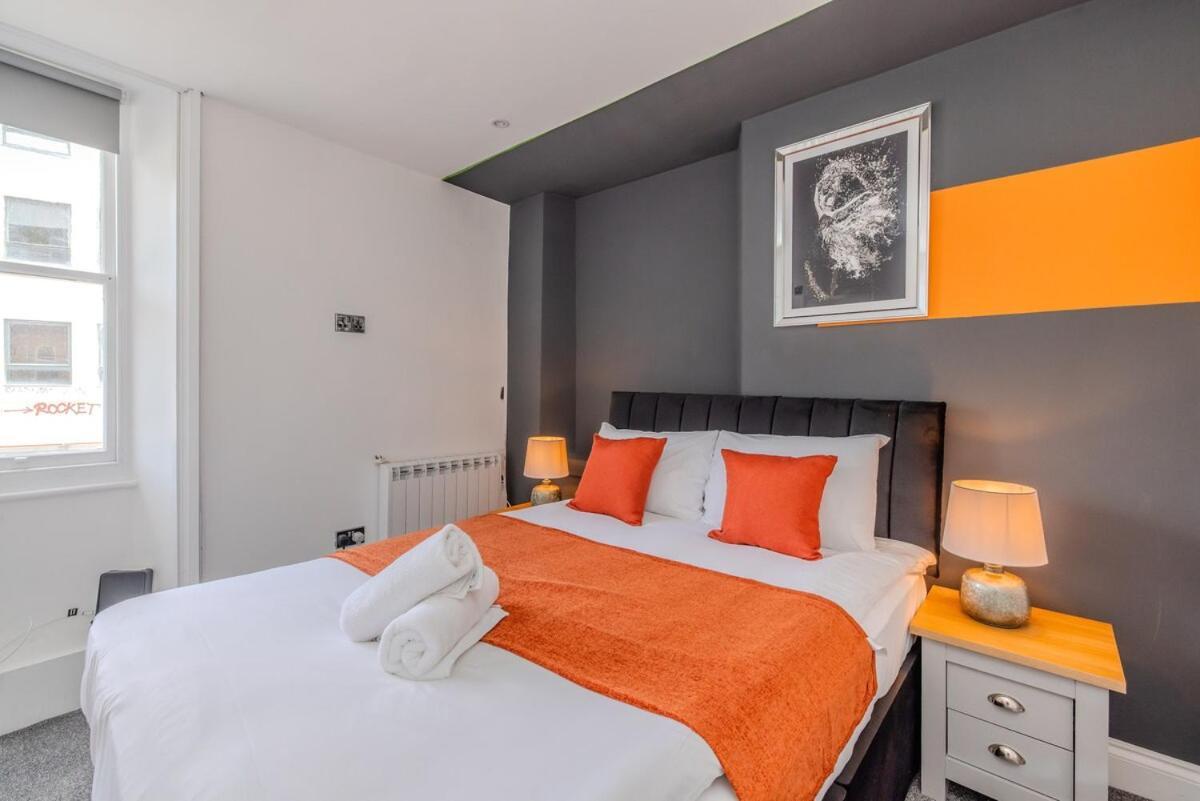 Amazing 3 Bedroom Flat Next To