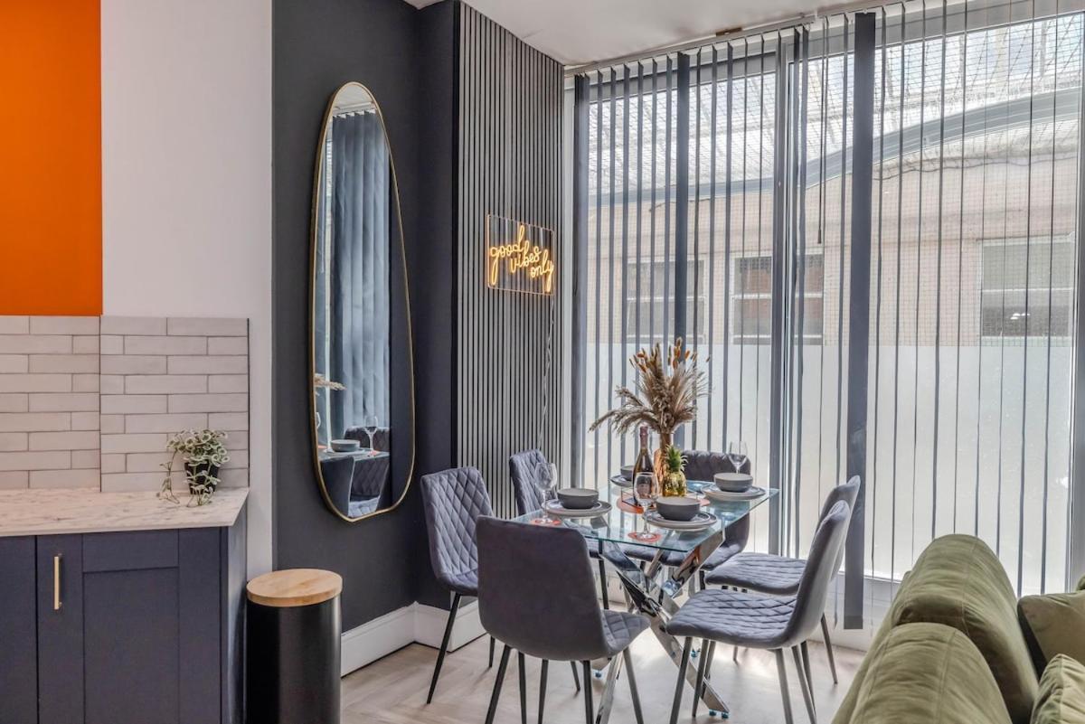 Apartment Amazing 3 Bedroom Flat Next To