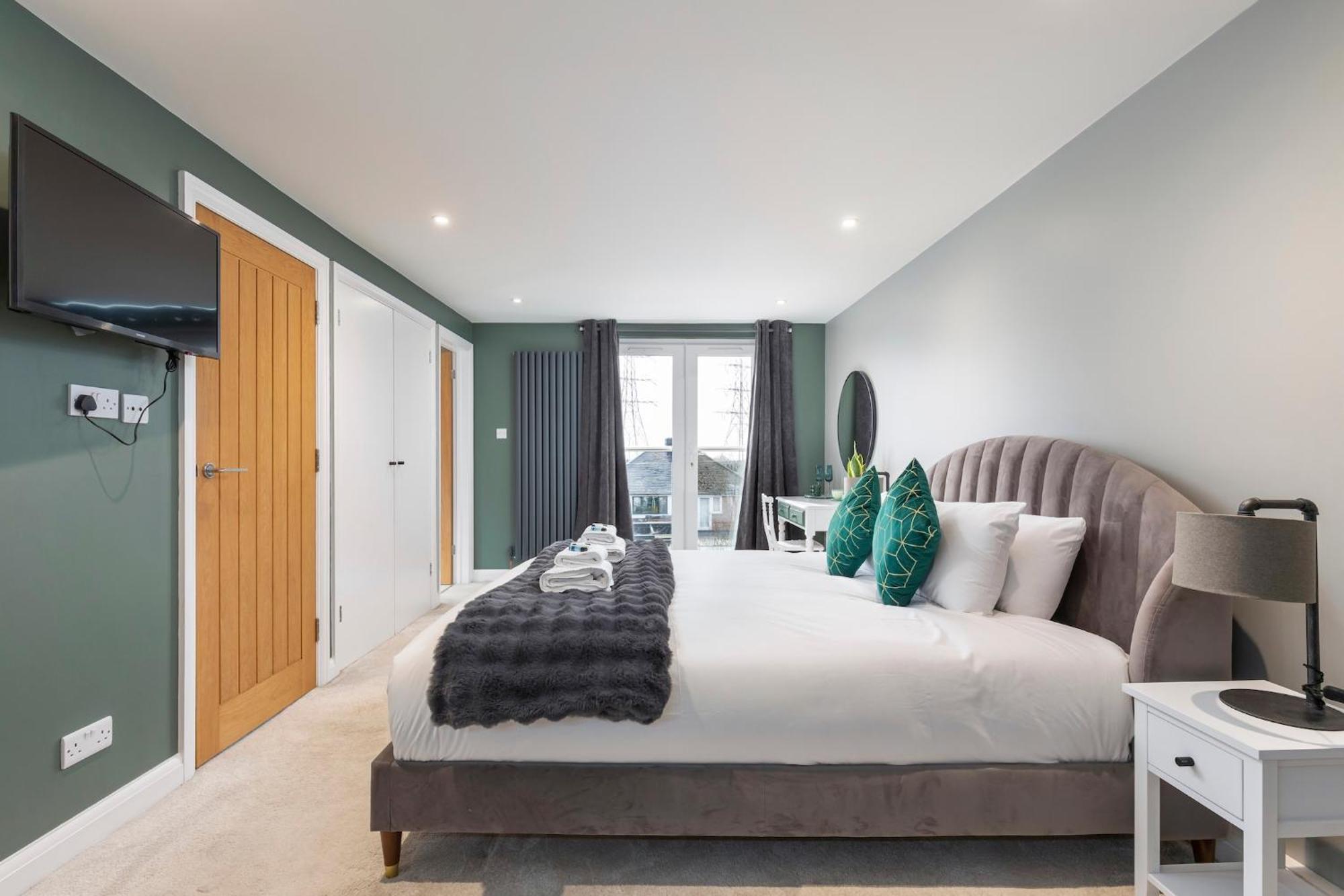 Holiday home Melrose- Beautiful 4 Bedroom With Parking