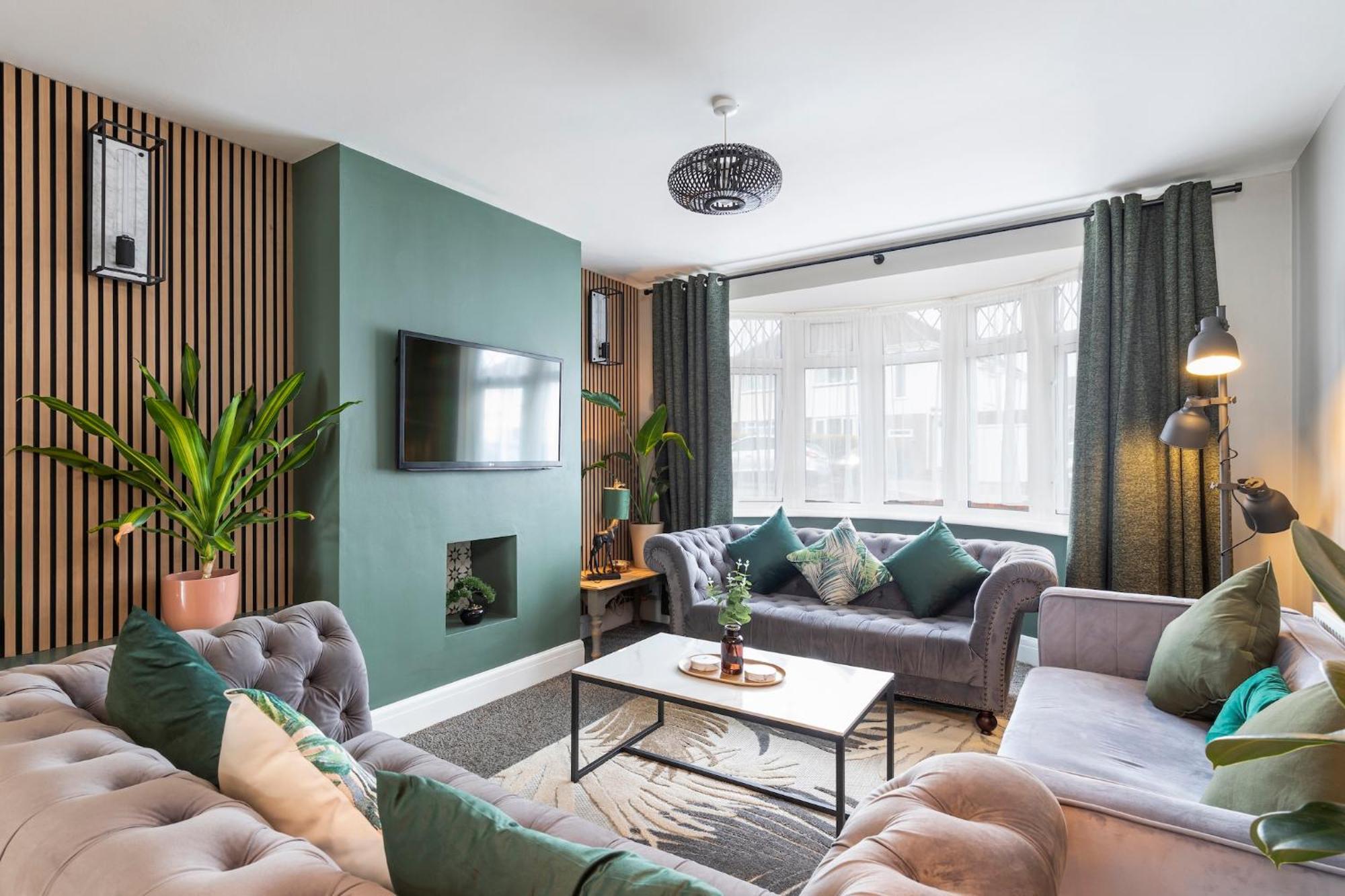 Melrose- Beautiful 4 Bedroom With Parking *