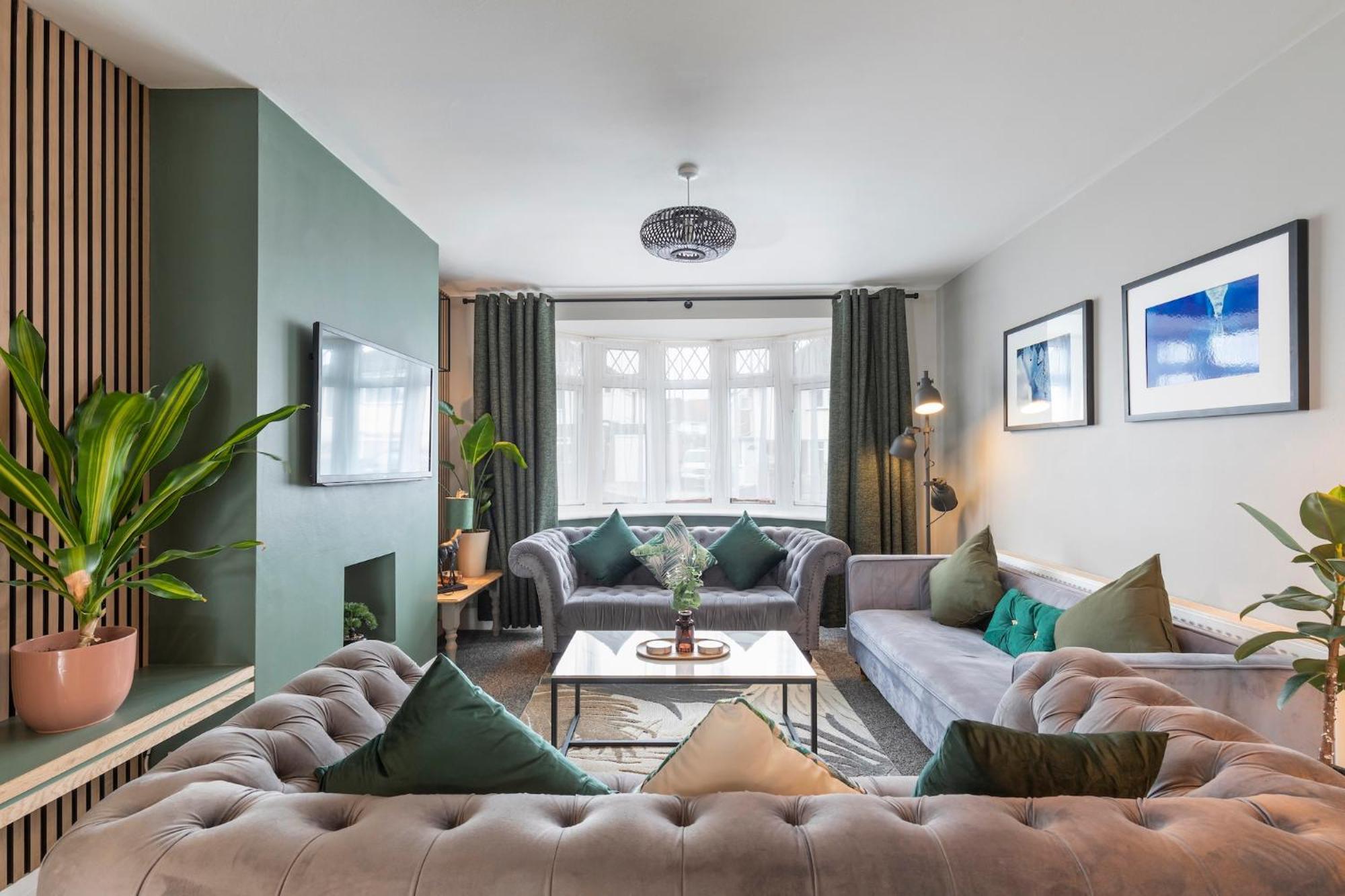 Melrose- Beautiful 4 Bedroom With Parking