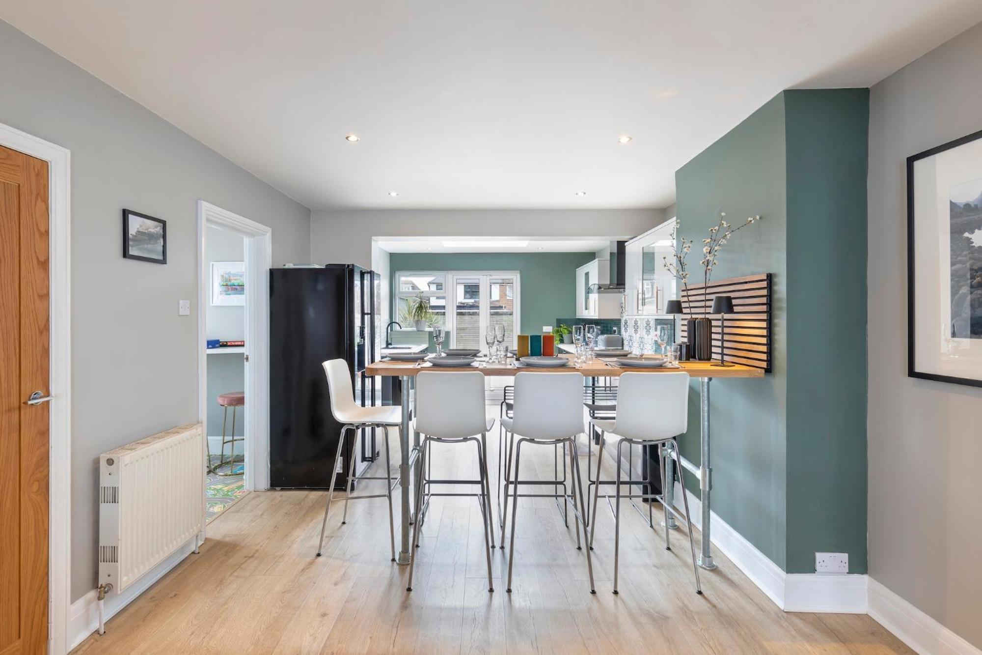 Melrose- Beautiful 4 Bedroom With Parking Holiday home
