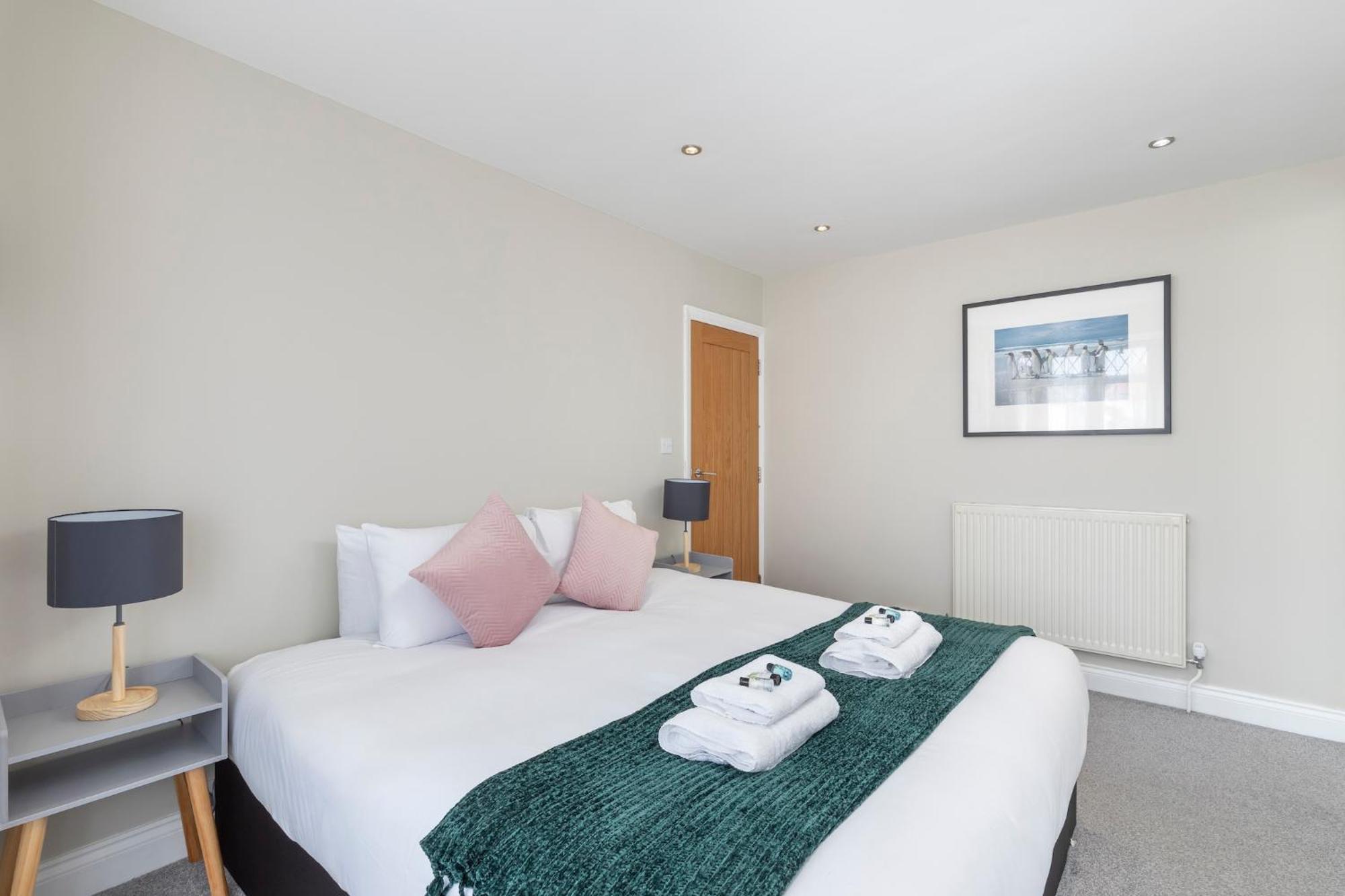 Melrose- Beautiful 4 Bedroom With Parking Holiday home *