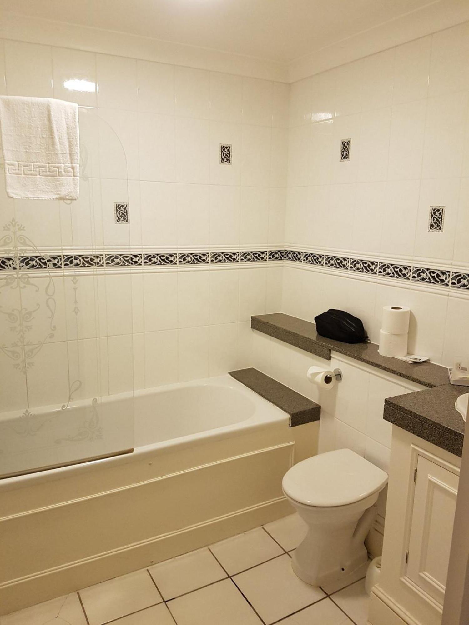 Albany, & Hotel 3*