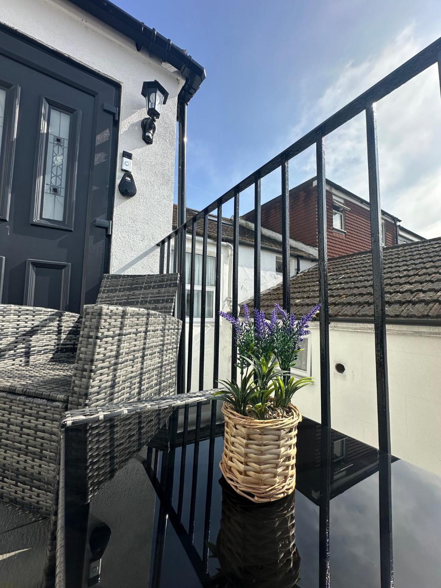 Modern Flat By Train St & Must-see Sights Apartment *