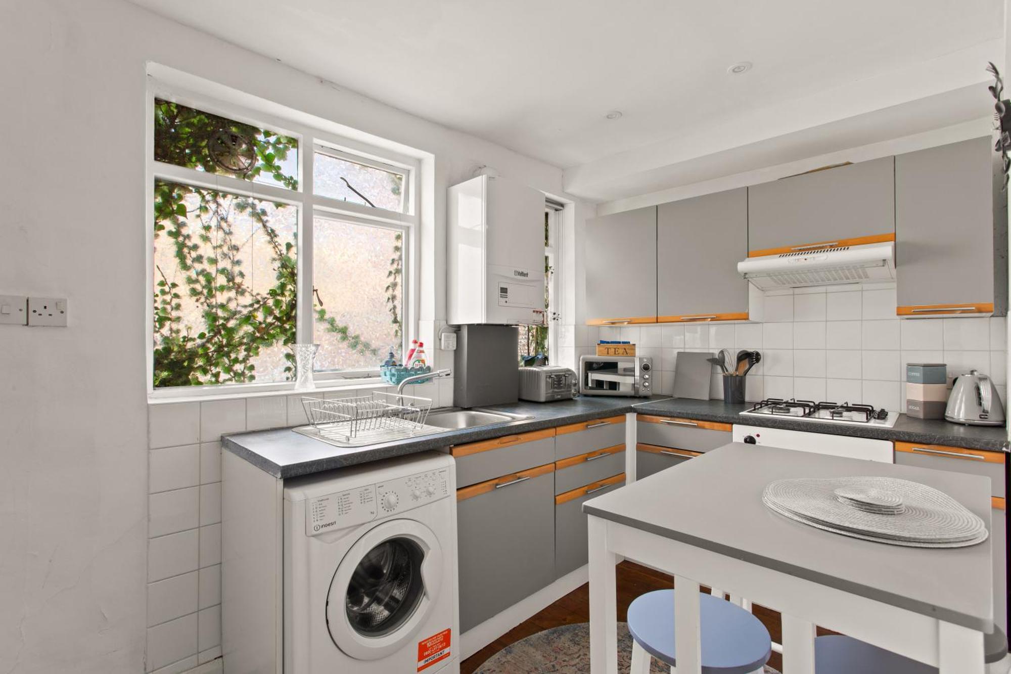 Two Bedroom By Brookland Serviced Short Lets & With Free Wifi Apartment