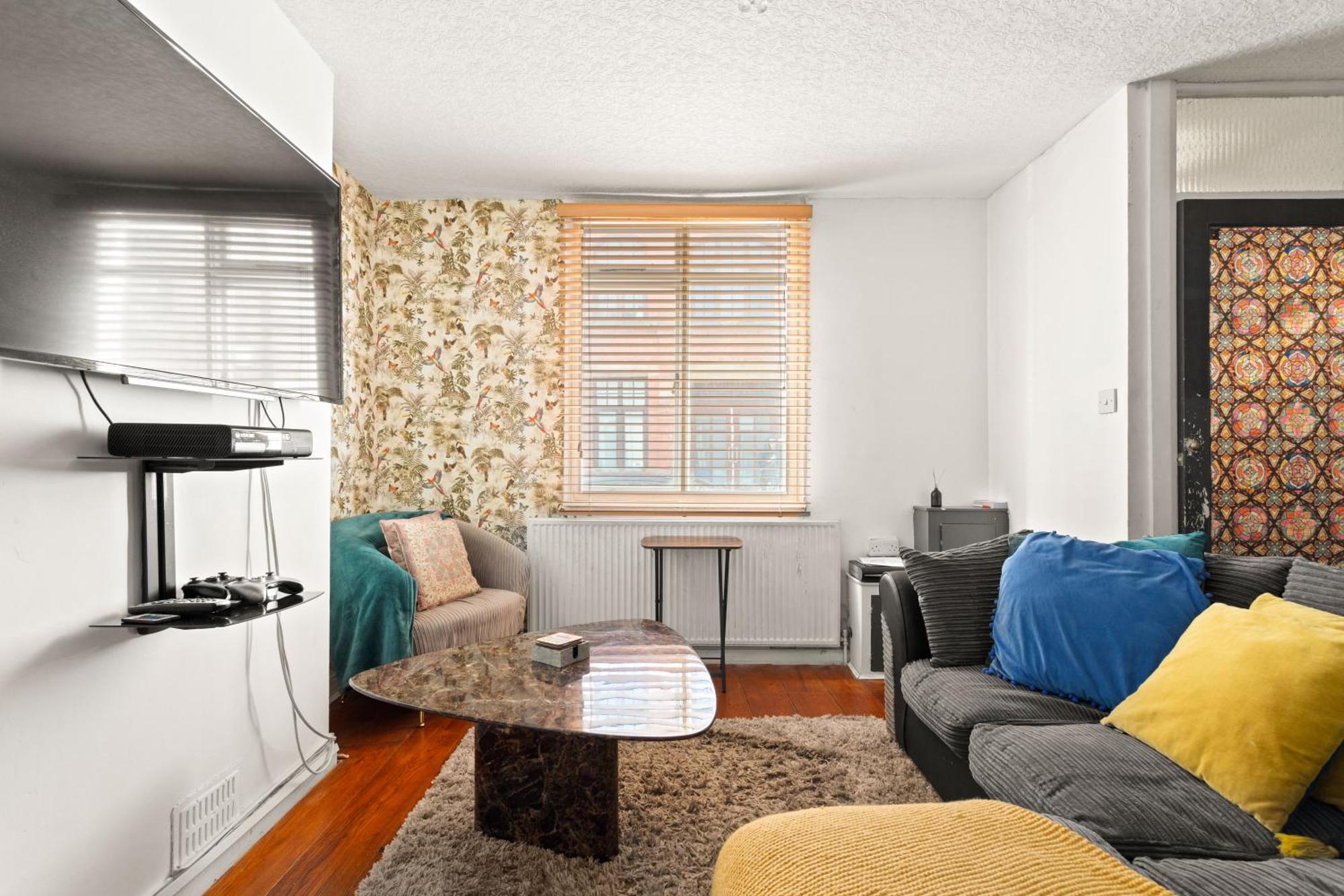 Apartment Two Bedroom By Brookland Serviced Short Lets & With Free Wifi *