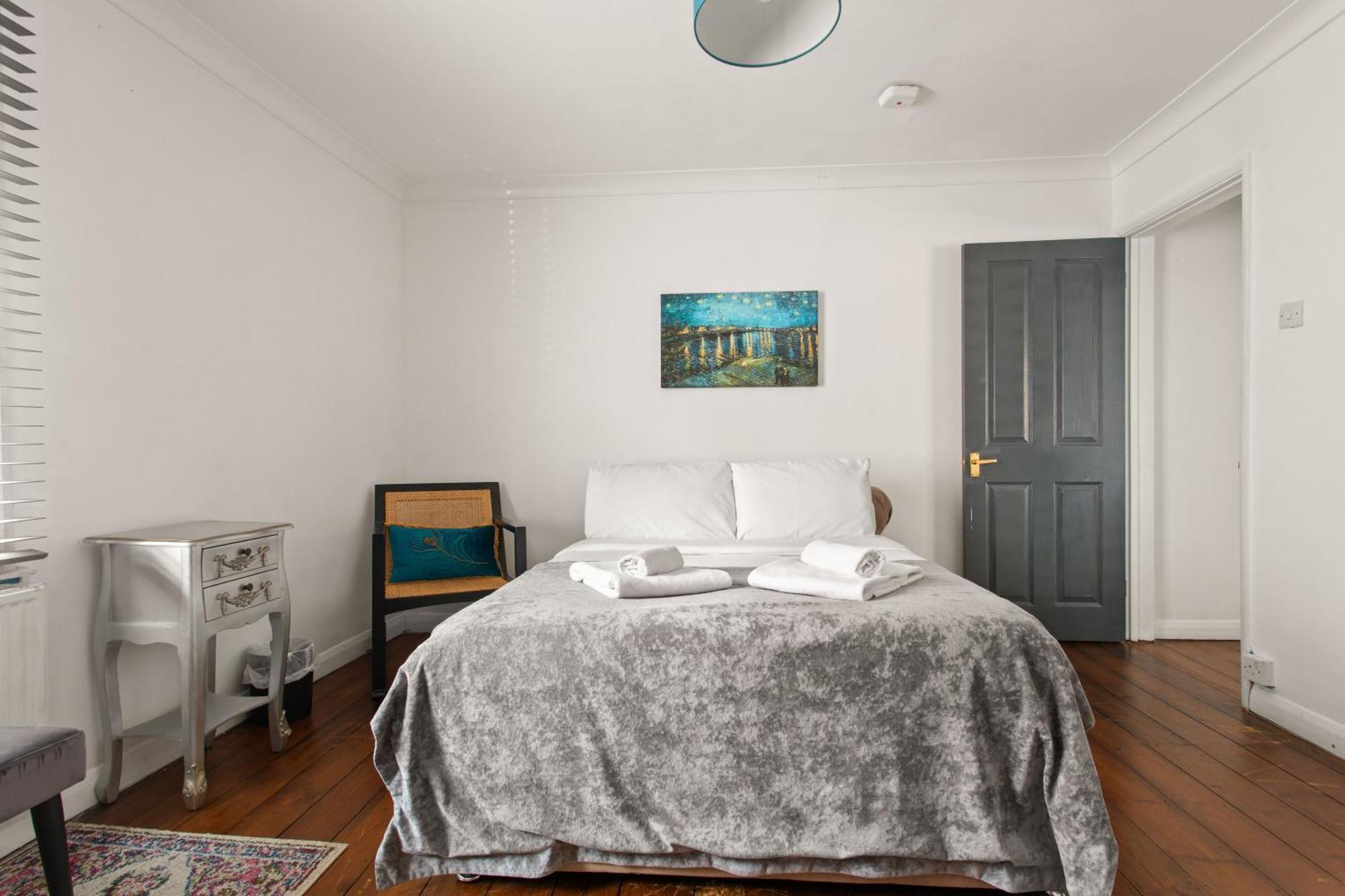 Apartment Two Bedroom By Brookland Serviced Short Lets & With Free Wifi