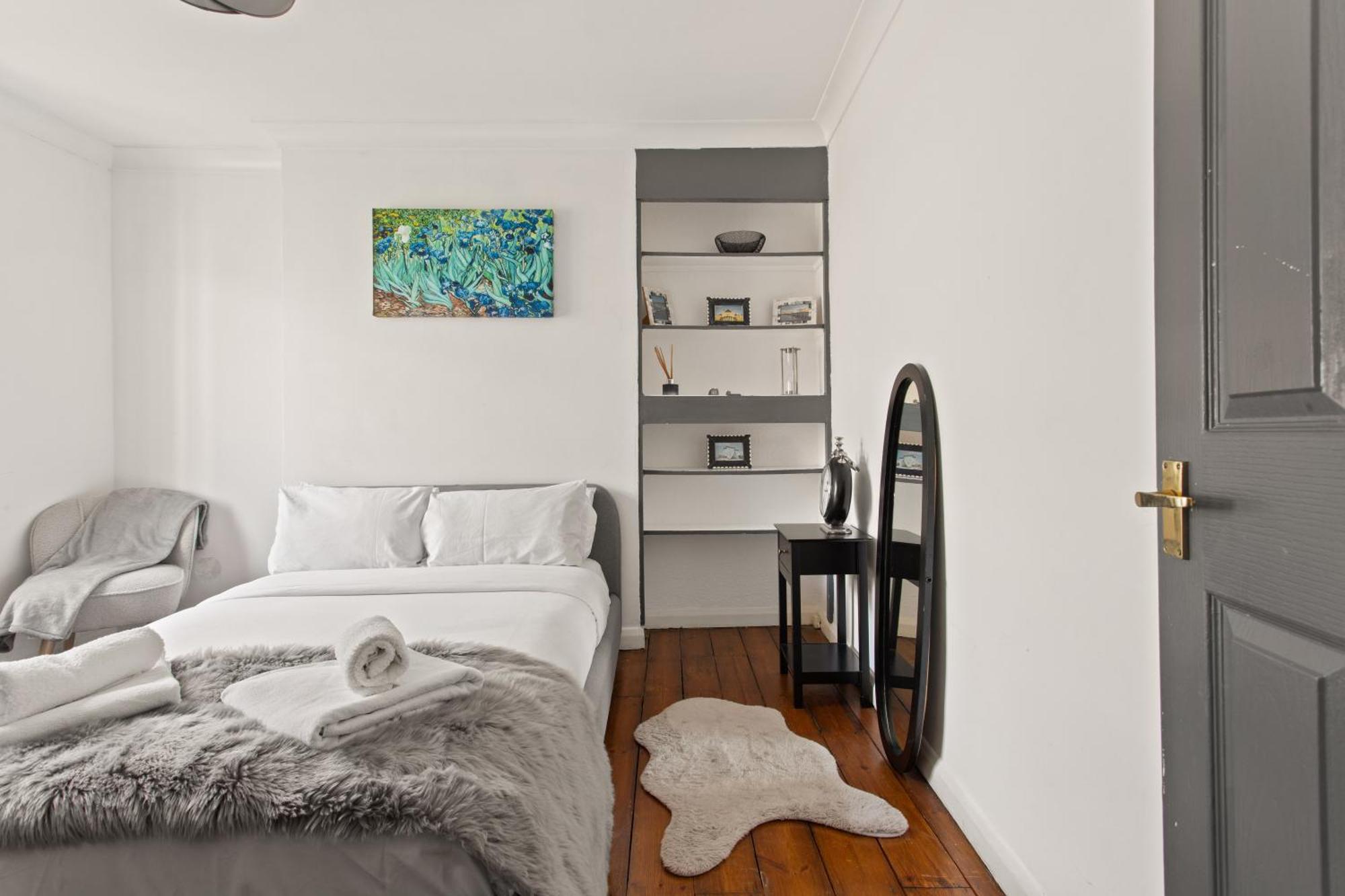 Two Bedroom By Brookland Serviced Short Lets & With Free Wifi Apartment