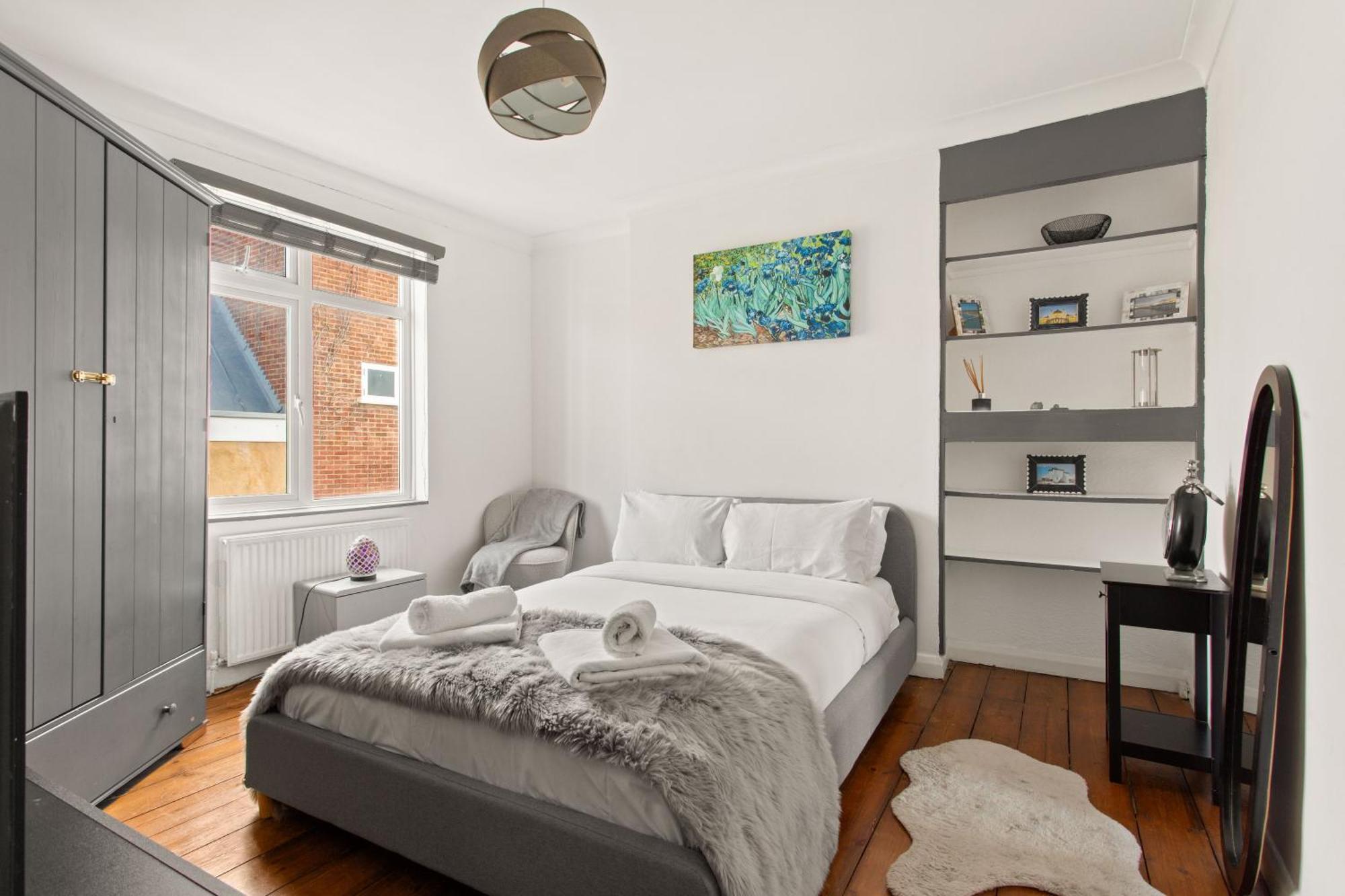 Two Bedroom By Brookland Serviced Short Lets & With Free Wifi