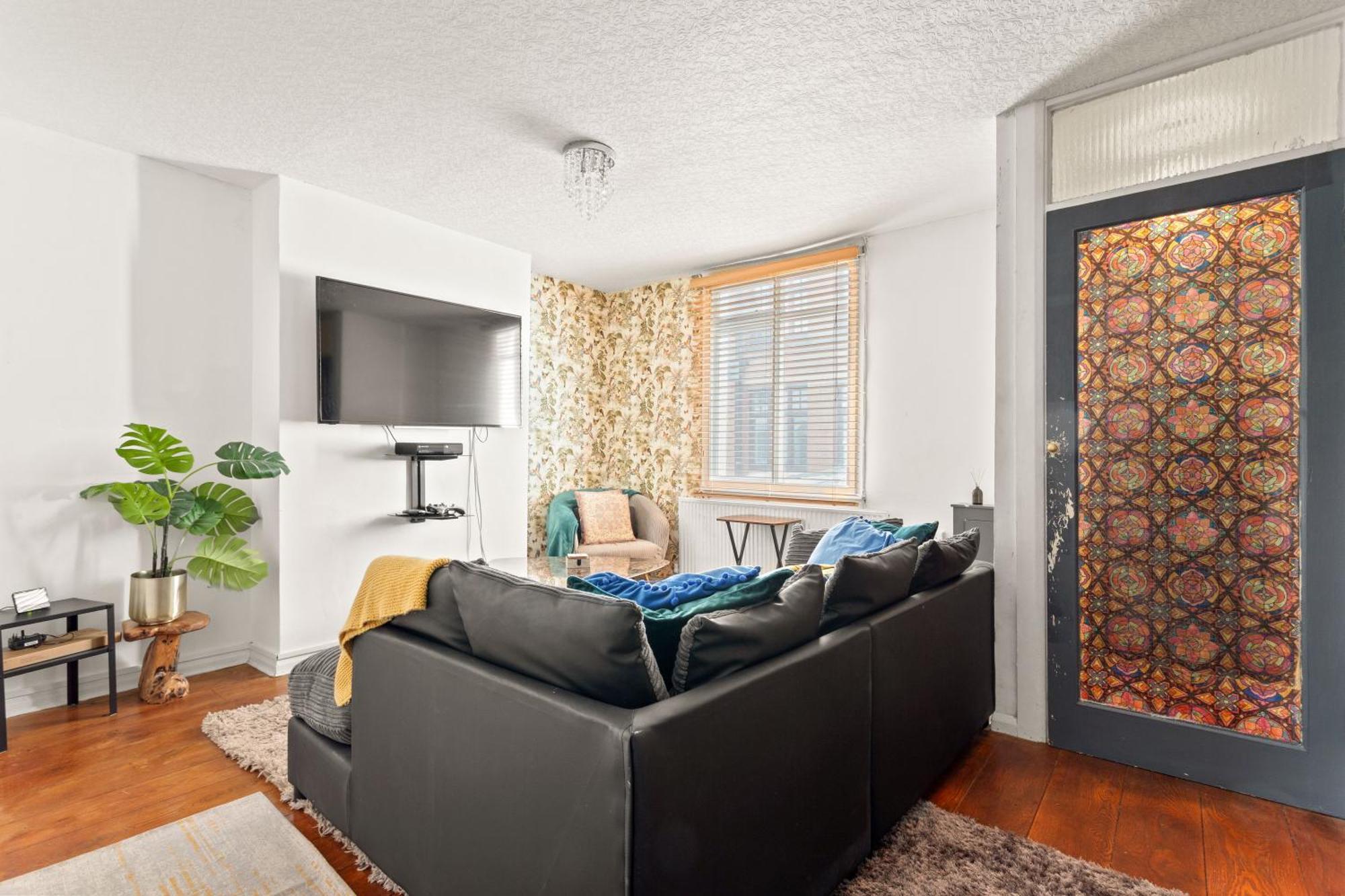 Two Bedroom By Brookland Serviced Short Lets & With Free Wifi