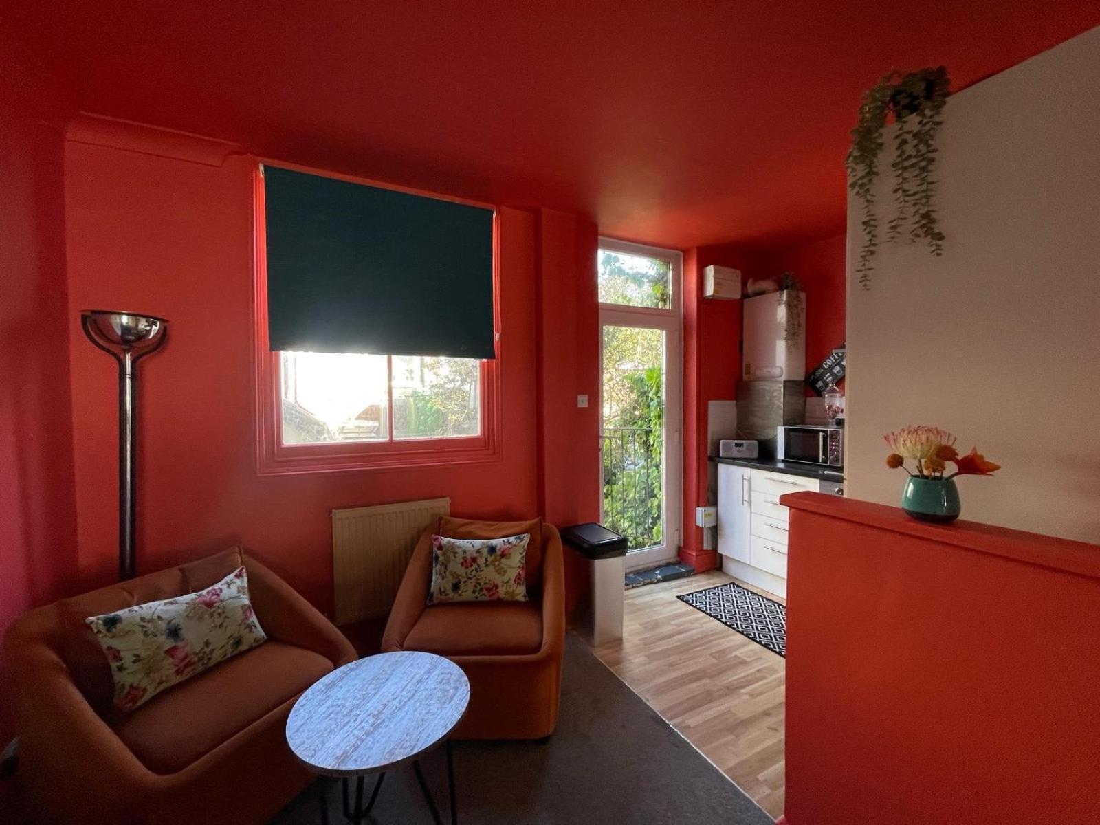 Garden Town Flat Accommodating 8 Guests Apartment *