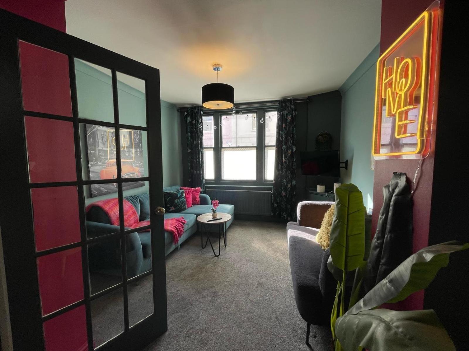 Apartment Garden Town Flat Accommodating 8 Guests *