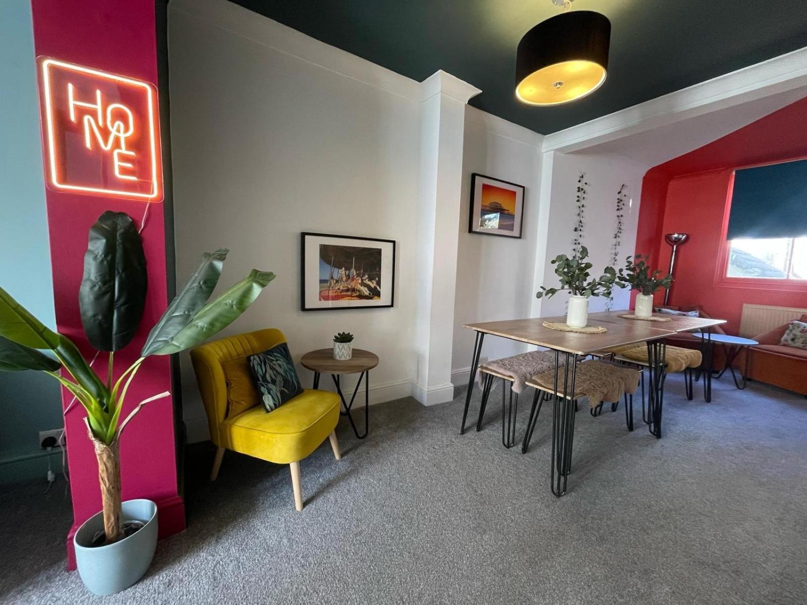 Garden Town Flat Accommodating 8 Guests Apartment *
