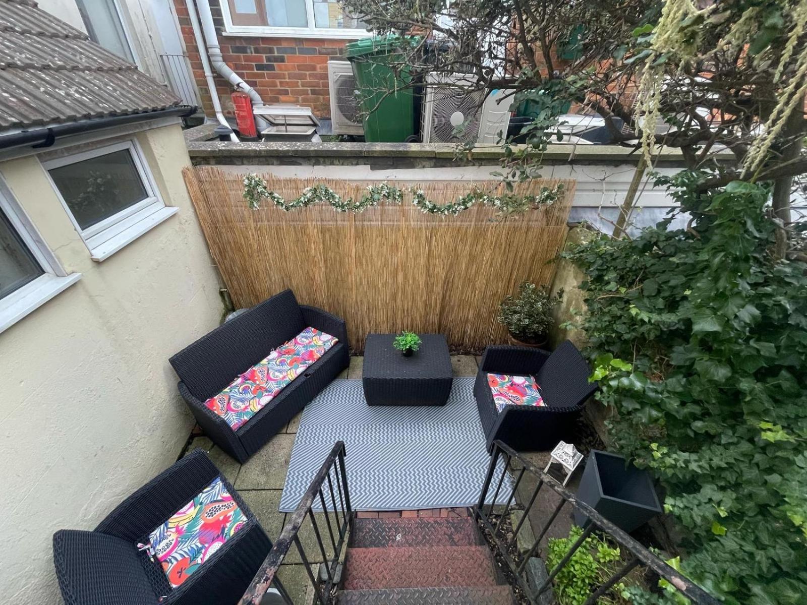Garden Town Flat Accommodating 8 Guests Apartment *