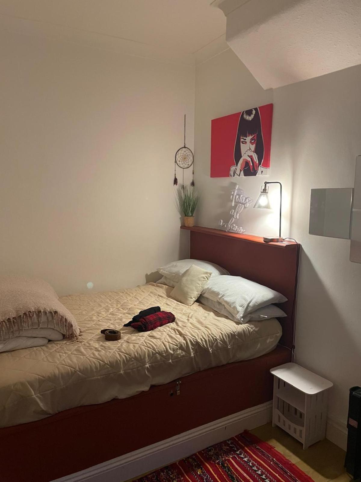 New Snug Nearby The Level Apartment Brighton