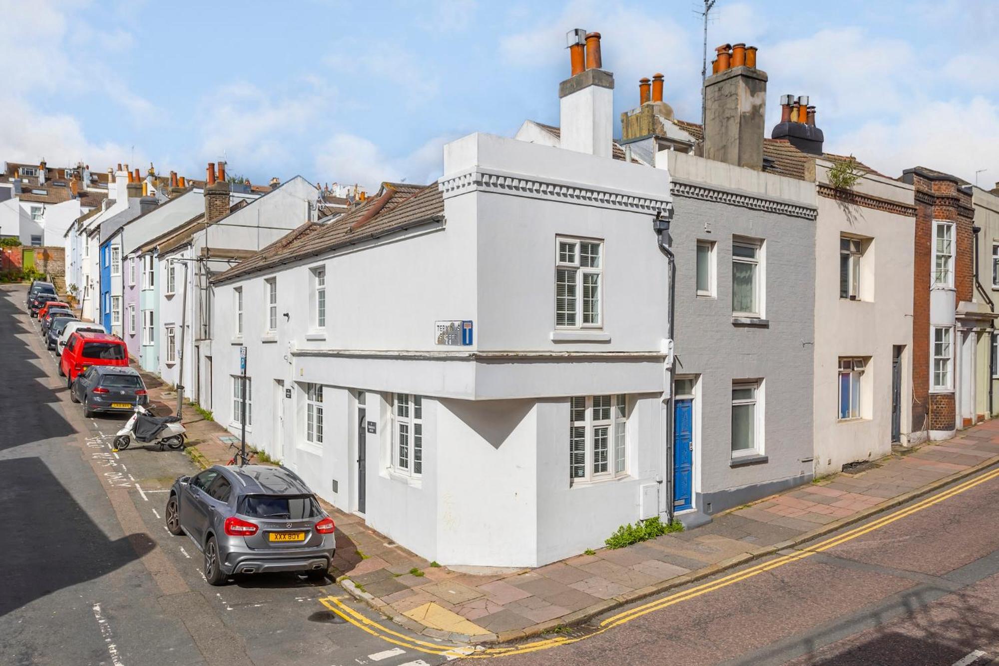 Stunning 1 Bedroom House Terminus Road Holiday home