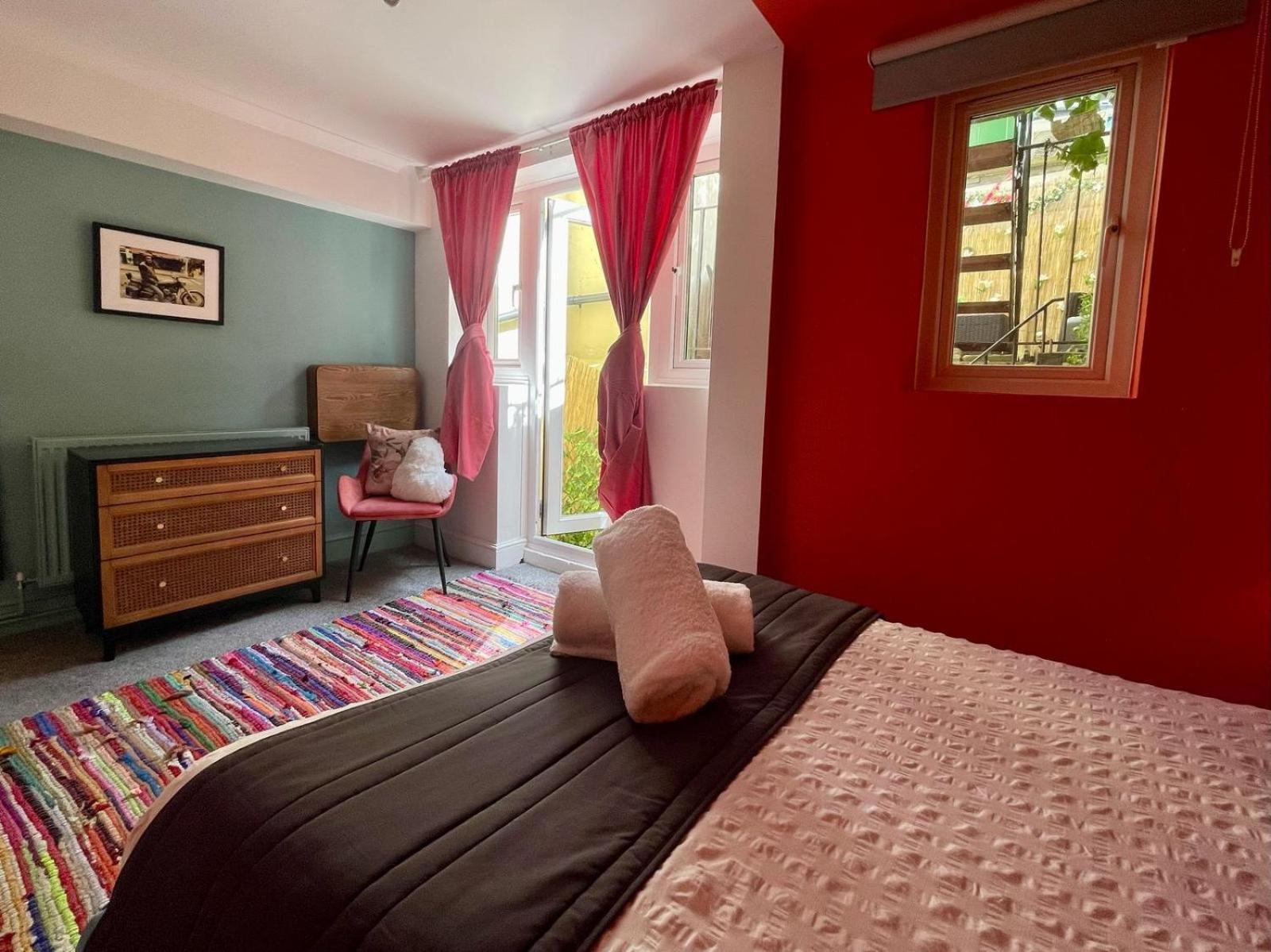 Garden Town Flat Accommodating 8 Guests * Brighton